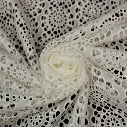 Tissu broderie anglaise - blanc - photo 1/5 | So Tissus