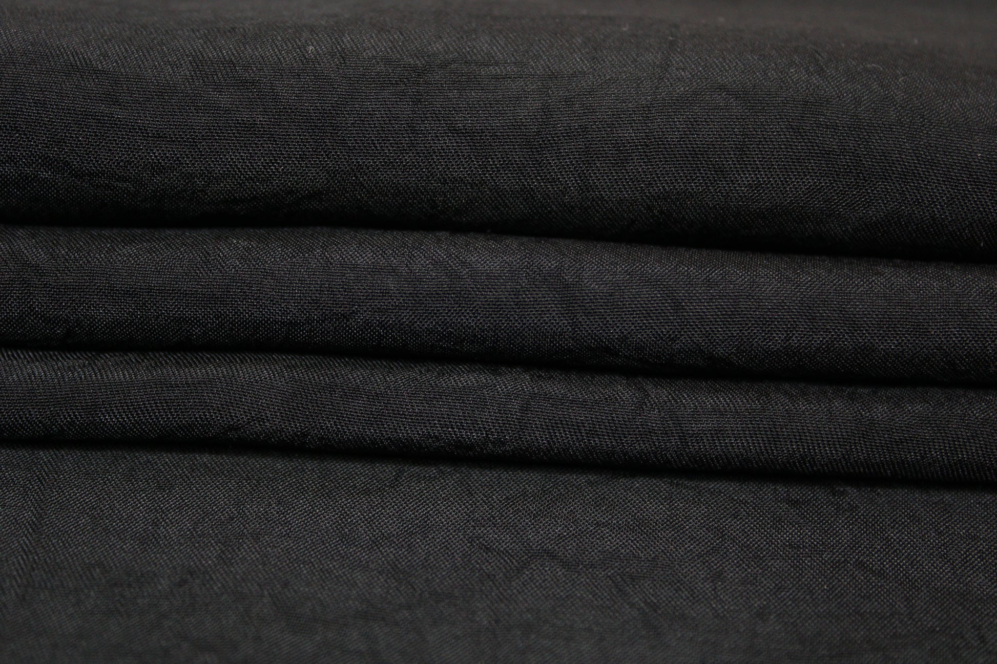 Tissu noir - effet froissé - photo 2/4 | So Tissus
