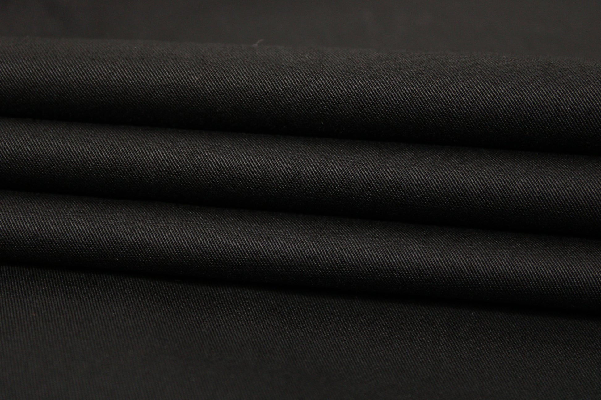 Tissu gabardine imperméable - noir - photo 2/4 | So Tissus