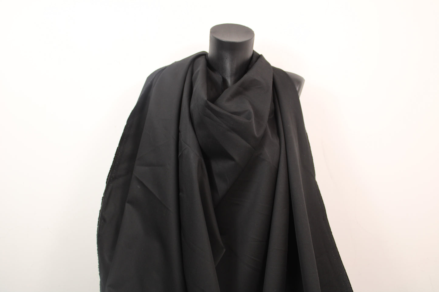 Tissu gabardine imperméable - noir - photo 3/4 | So Tissus
