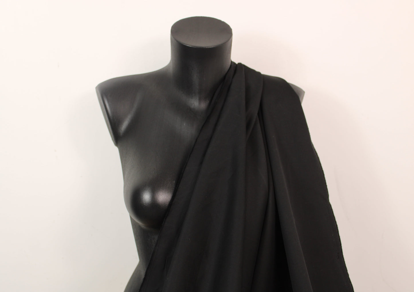 Tissu gabardine imperméable - noir - photo 4/4 | So Tissus
