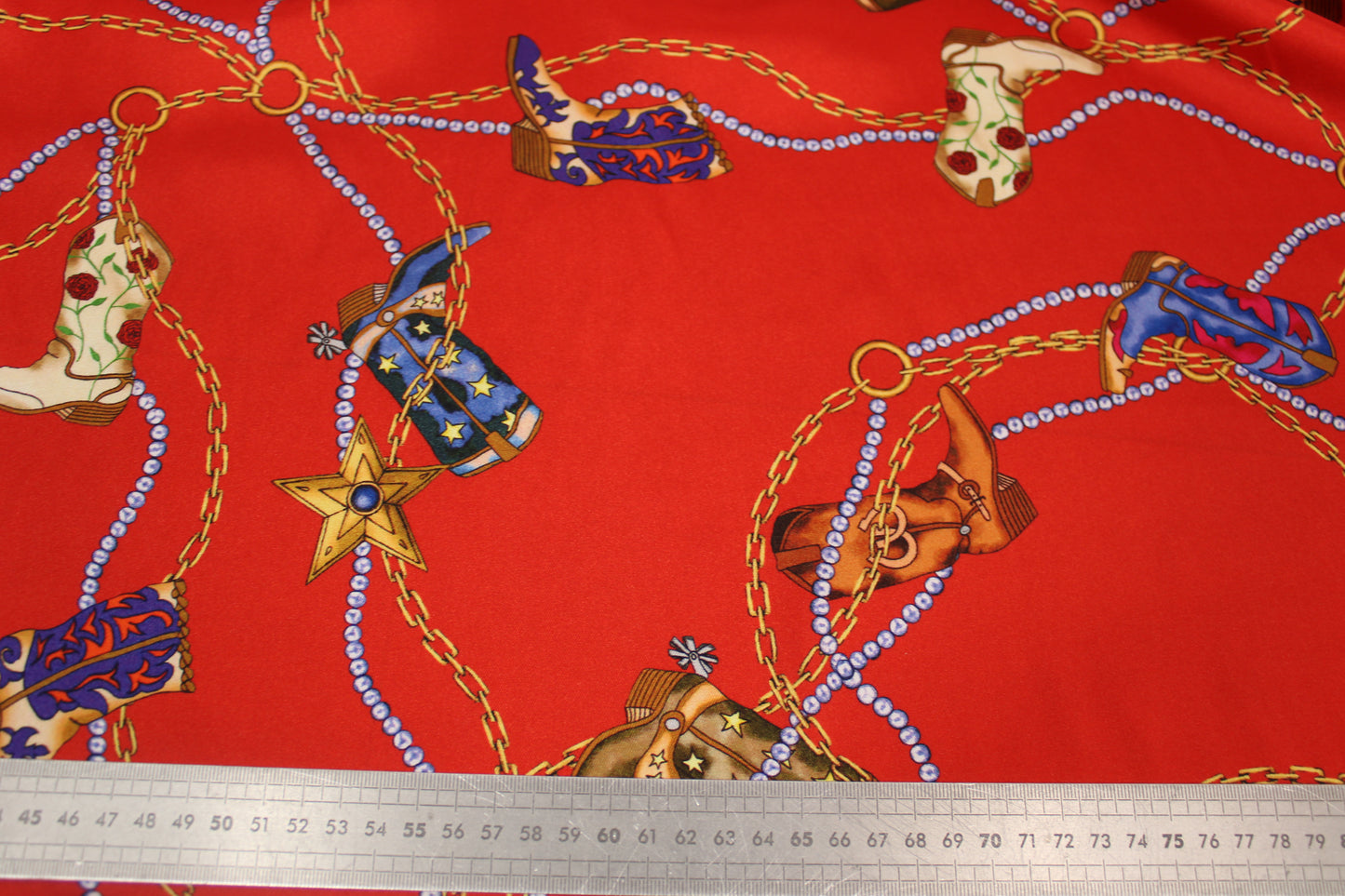 Tissu twill - imprimé santiags - rouge et multicolore - photo 5/5 | So Tissus