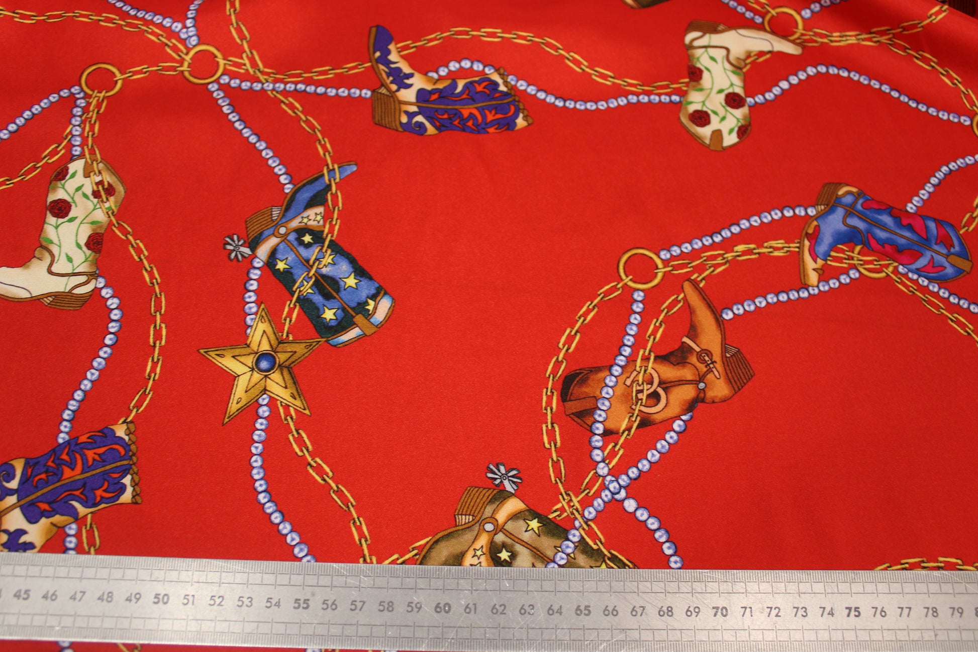 Tissu twill - imprimé santiags - rouge et multicolore - photo 5/5 | So Tissus