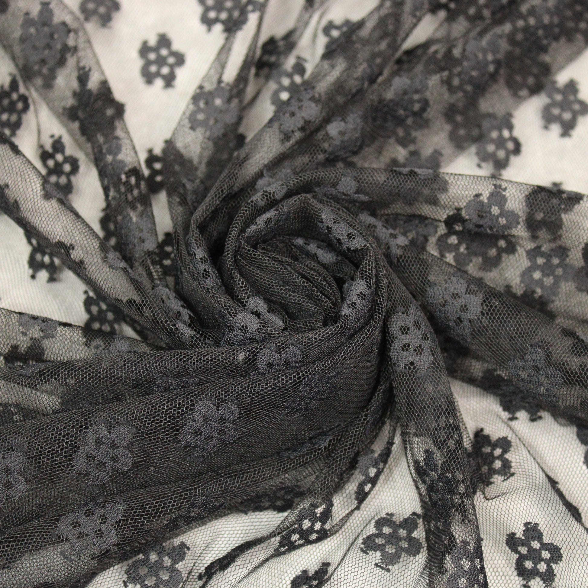 Tissu tulle brodé - motif fleuri - noir - photo 1/5 | So Tissus
