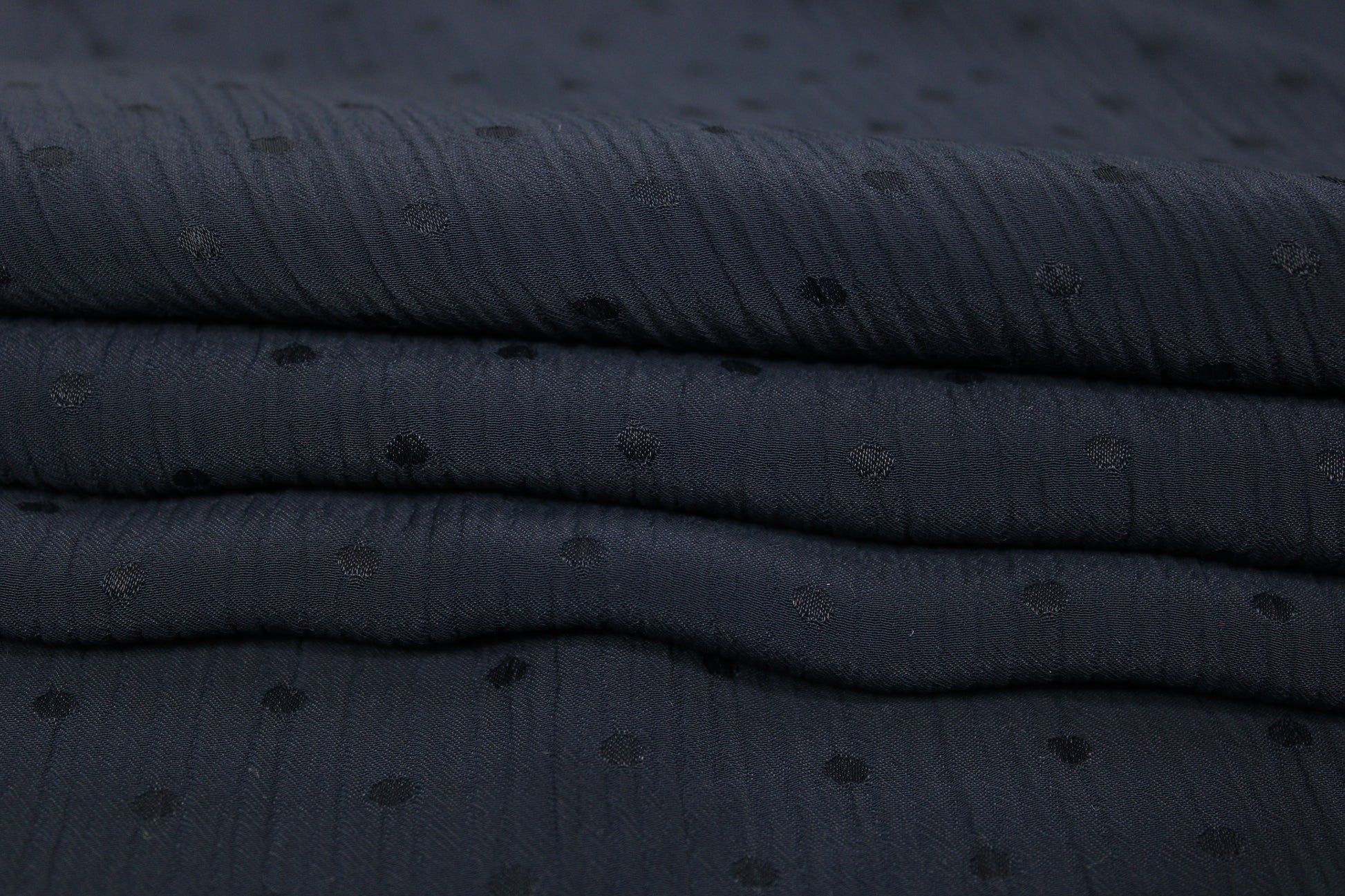 Tissu crêpon viscose - à pois - bleu marine - photo 2/5 | So Tissus