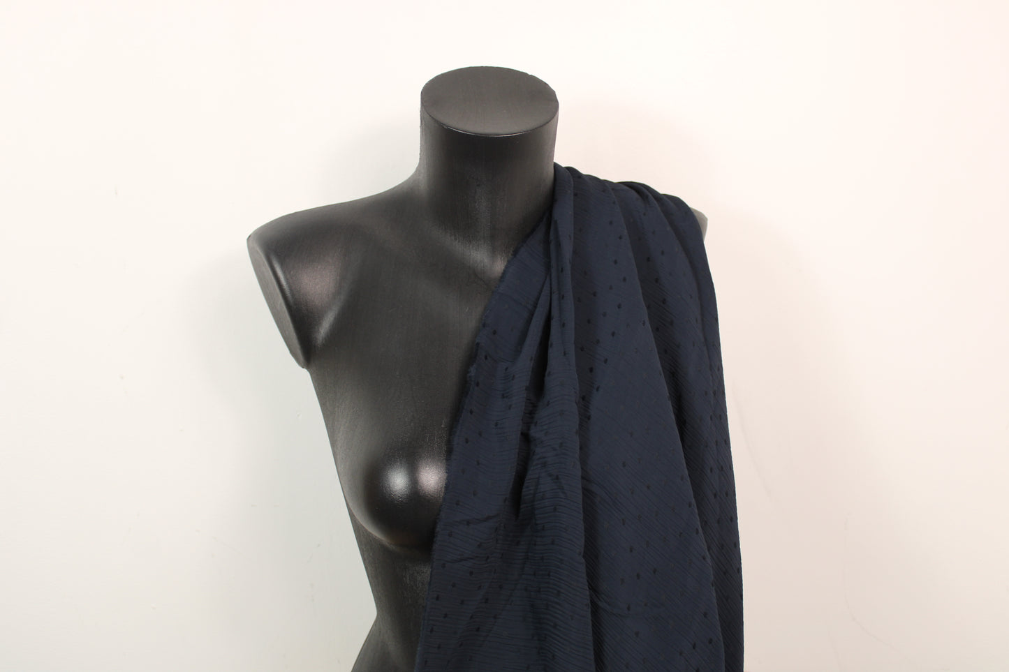 Tissu crêpon viscose - à pois - bleu marine - photo 3/5 | So Tissus
