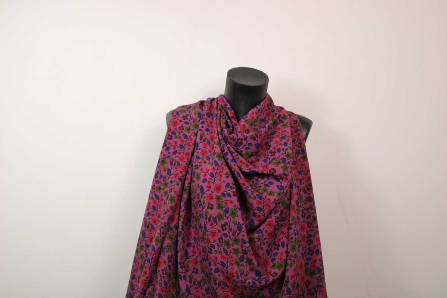 Tissu crêpe - imprimé fleuri- ton vieux rose - photo 4/5 | So Tissus