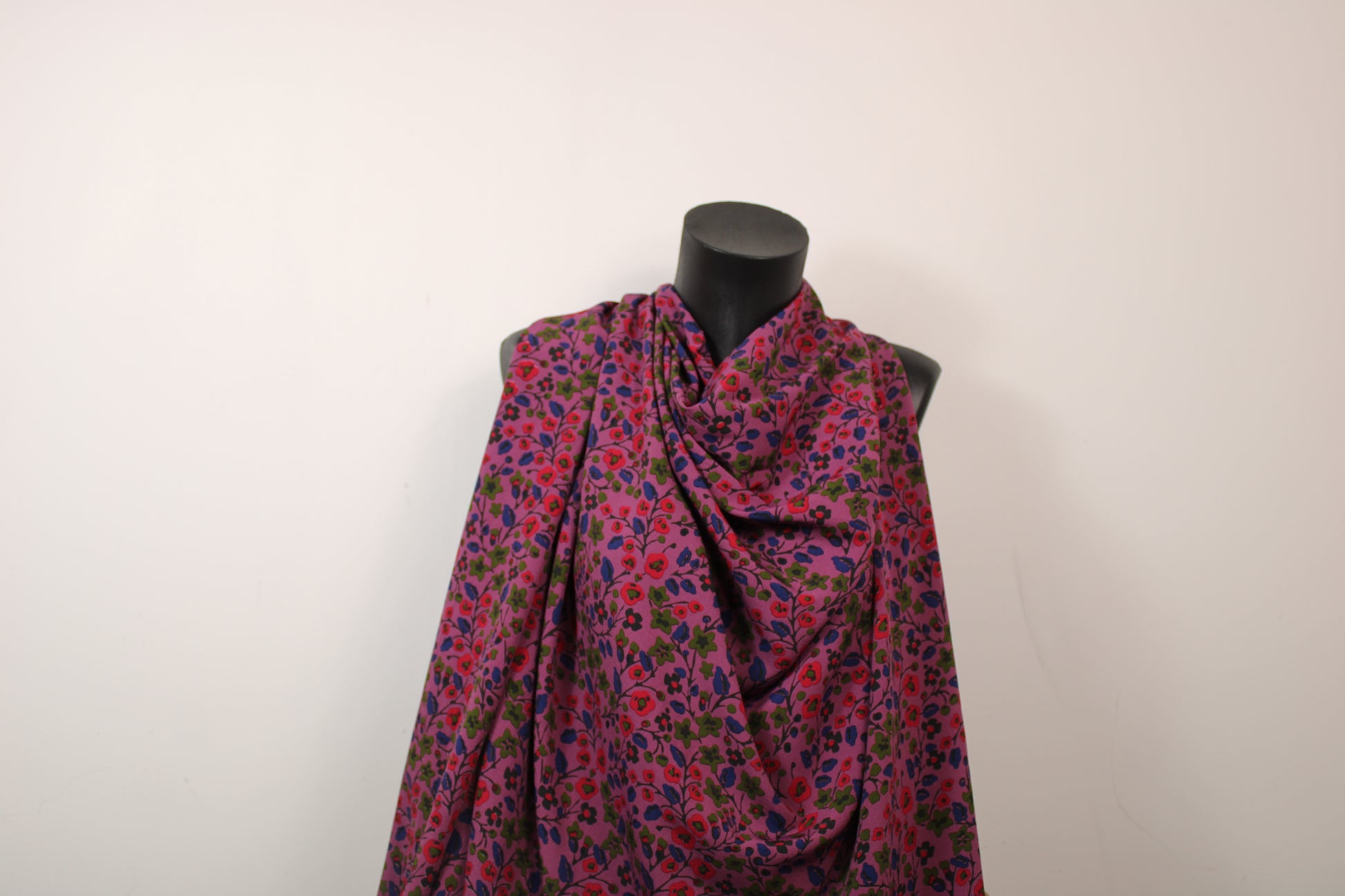 Tissu crêpe - imprimé fleuri- ton vieux rose - photo 4/5 | So Tissus