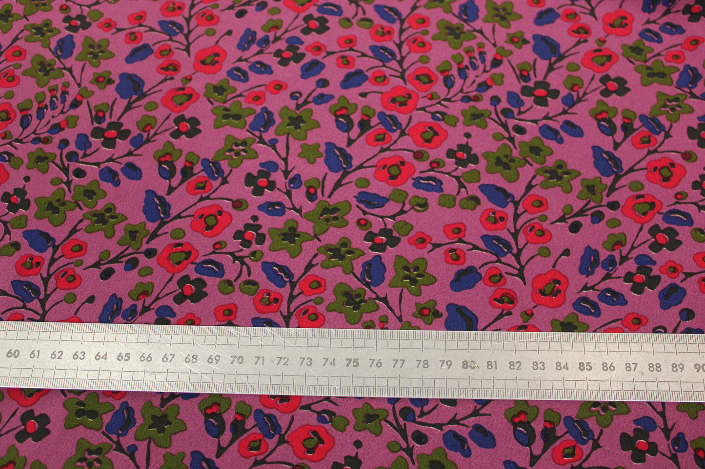 Tissu crêpe - imprimé fleuri- ton vieux rose - photo 5/5 | So Tissus