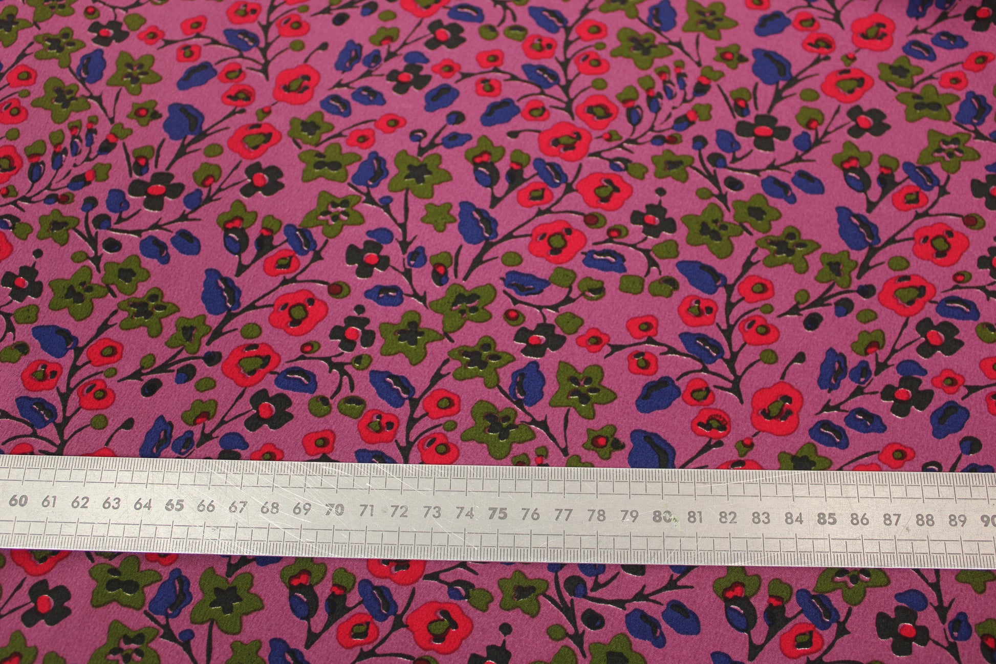 Tissu crêpe - imprimé fleuri- ton vieux rose - photo 5/5 | So Tissus