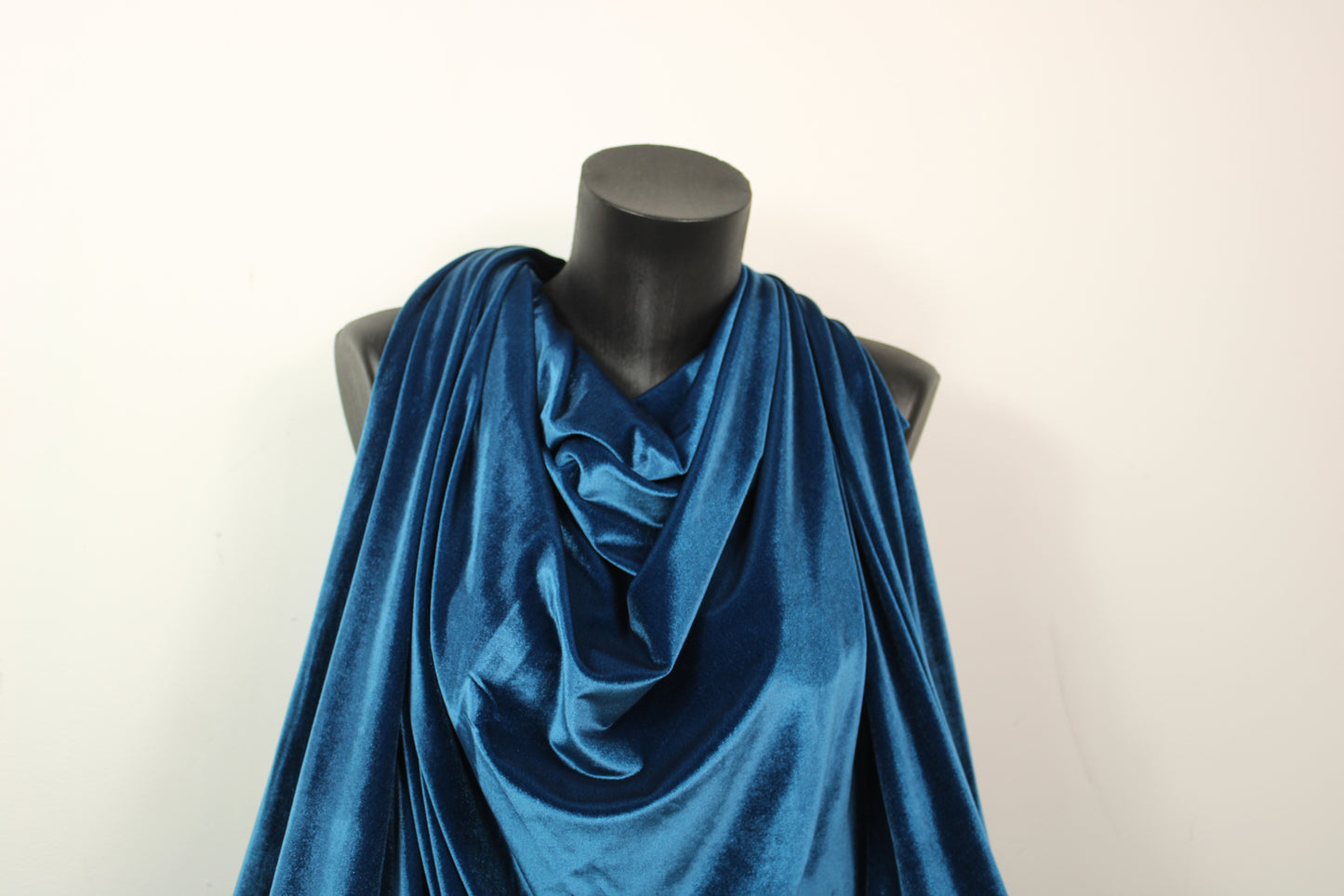 Tissu maille velours - bleu de prusse - photo 4/4 | So Tissus