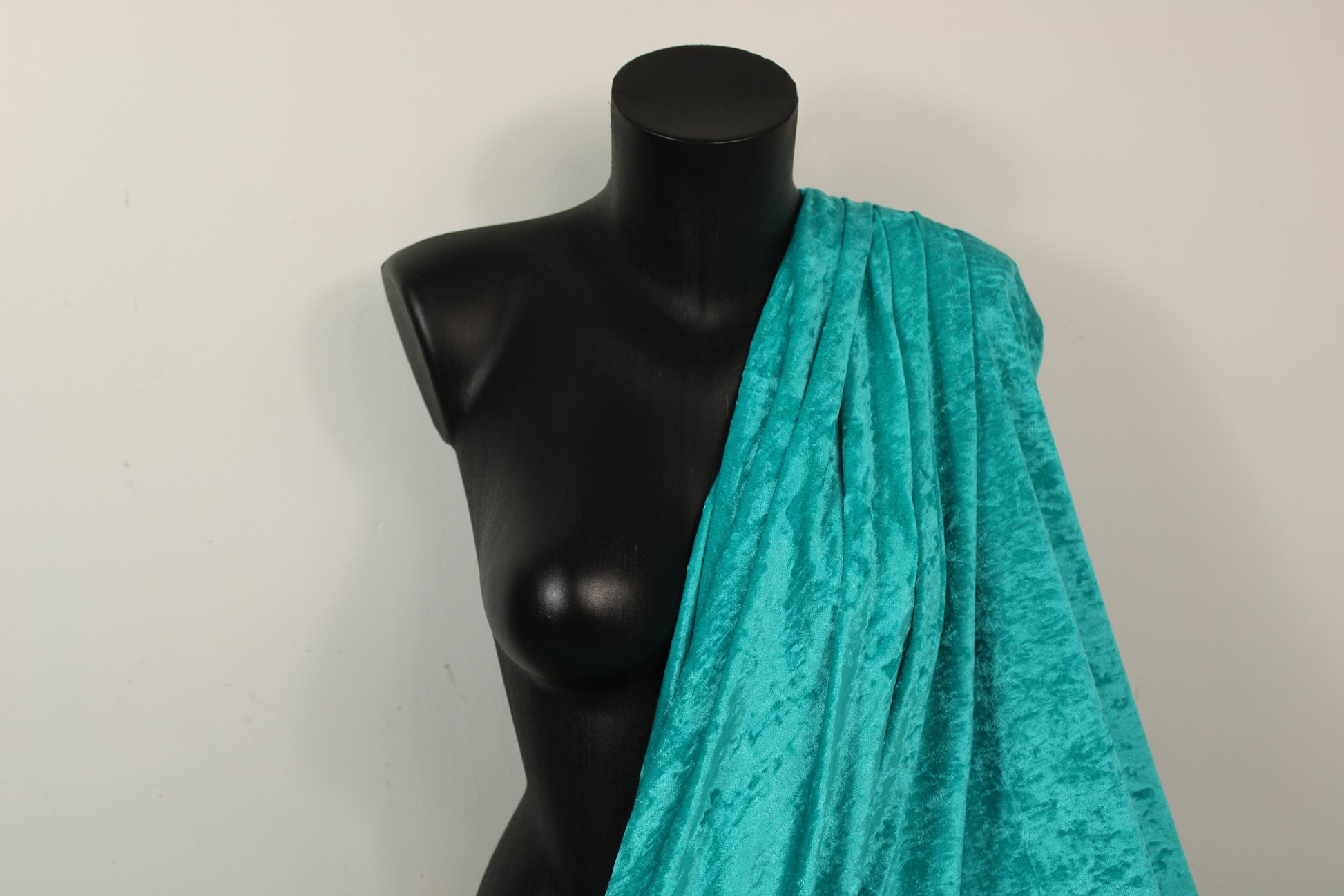 Tissu maille velours frappé - turquoise - photo 3/4 | So Tissus