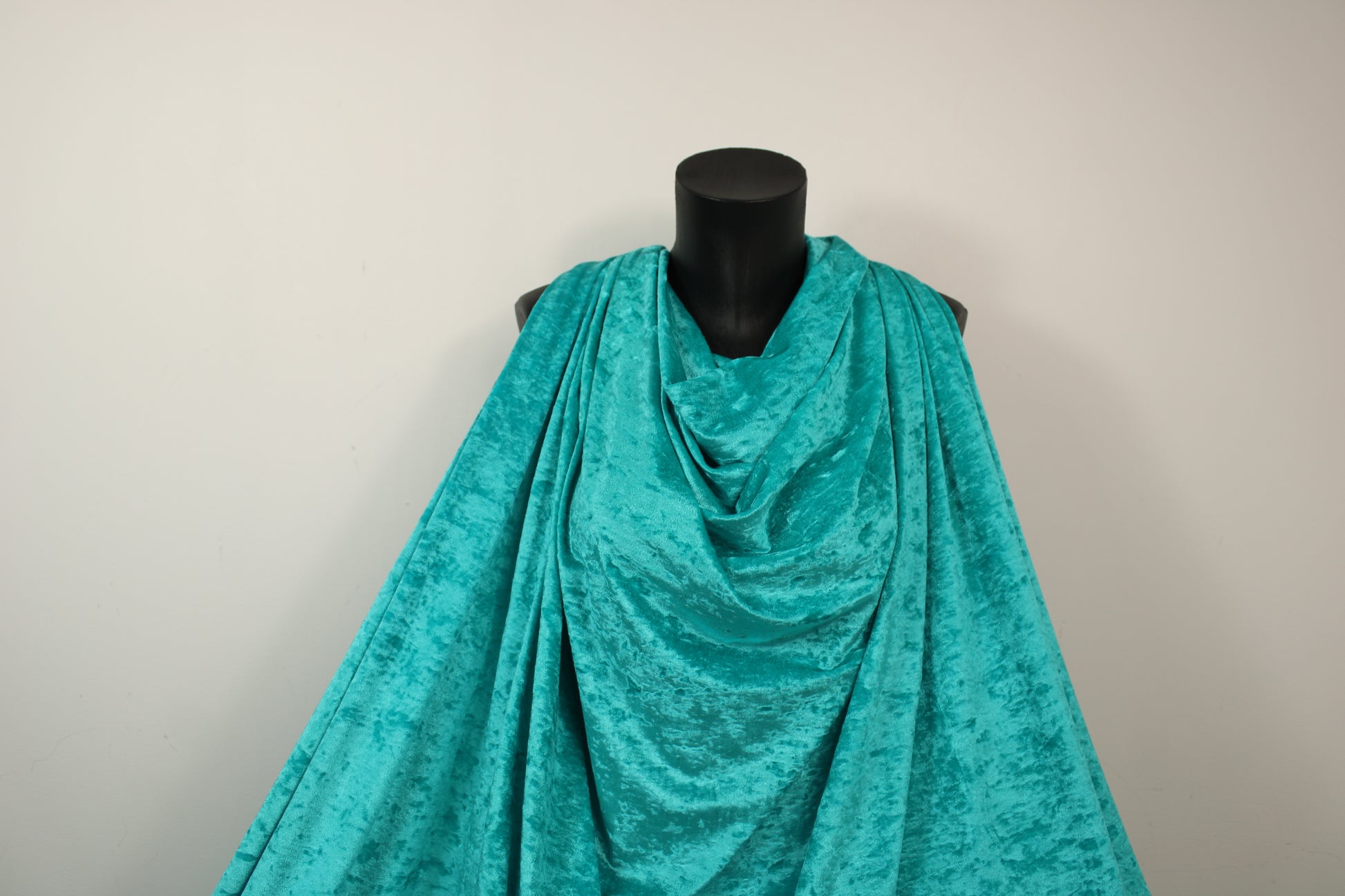 Tissu maille velours frappé - turquoise - photo 4/4 | So Tissus