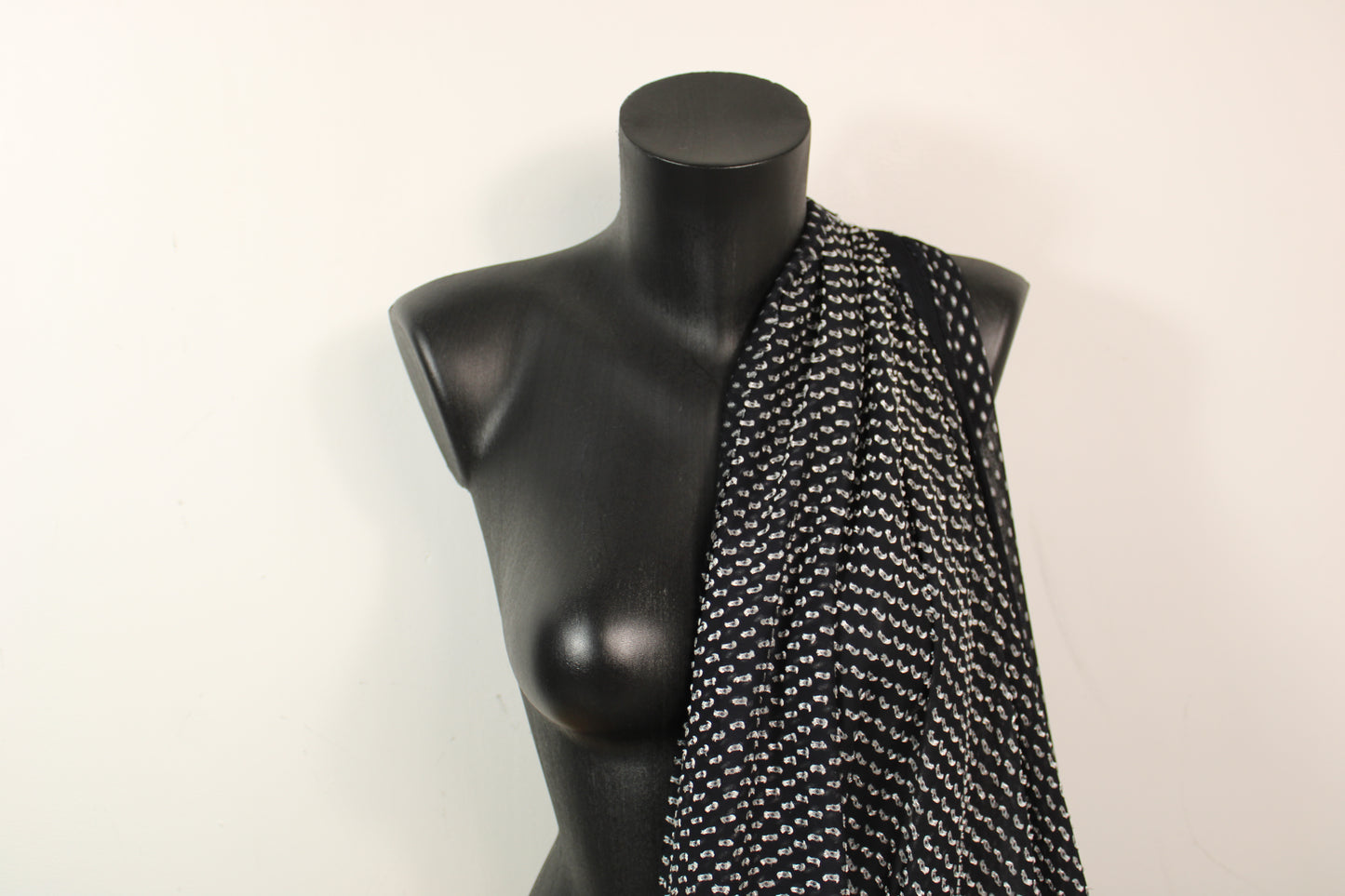 Tissu plumetis - noir et blanc - photo 3/6 | So Tissus