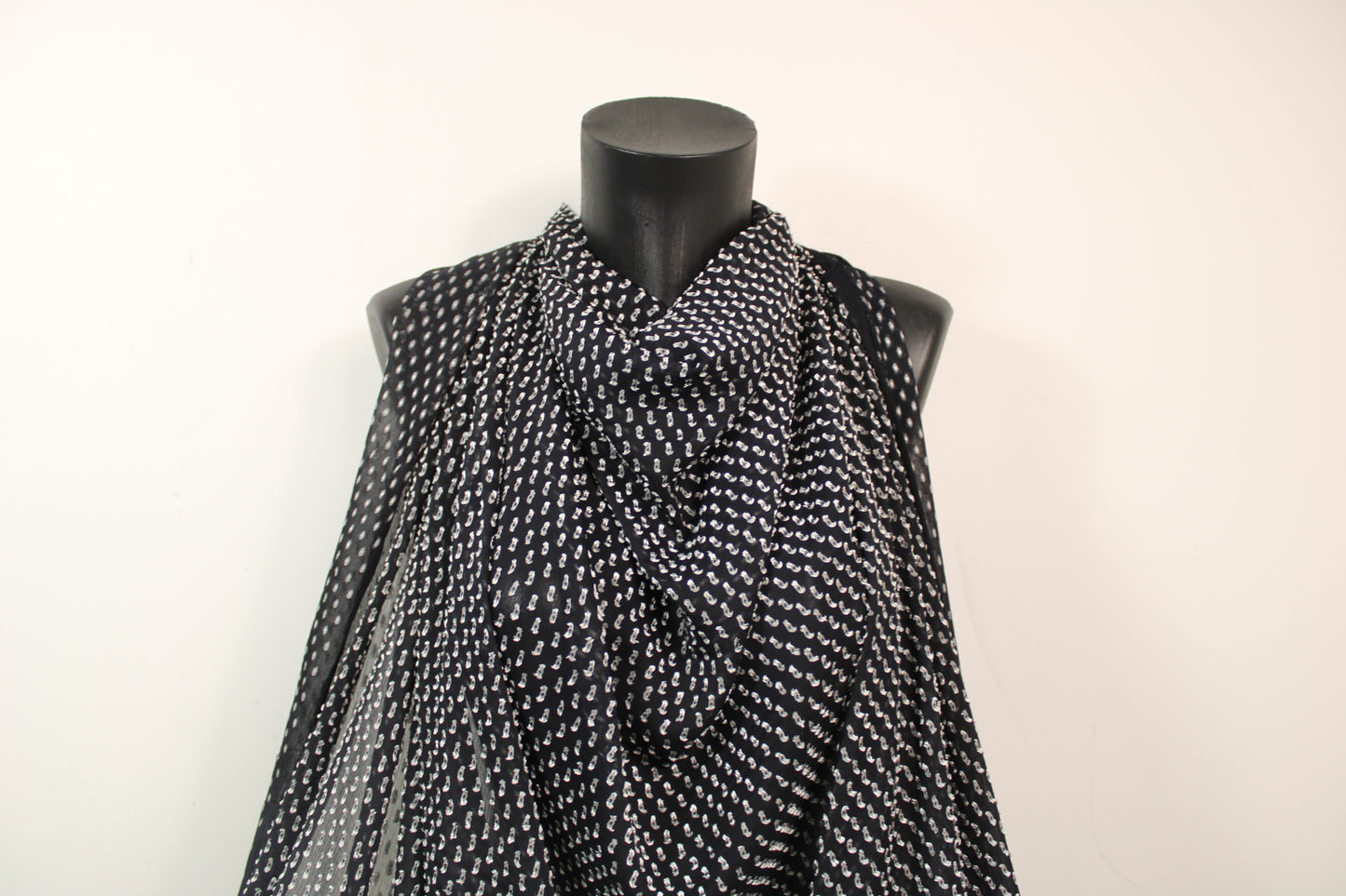 Tissu plumetis - noir et blanc - photo 4/6 | So Tissus