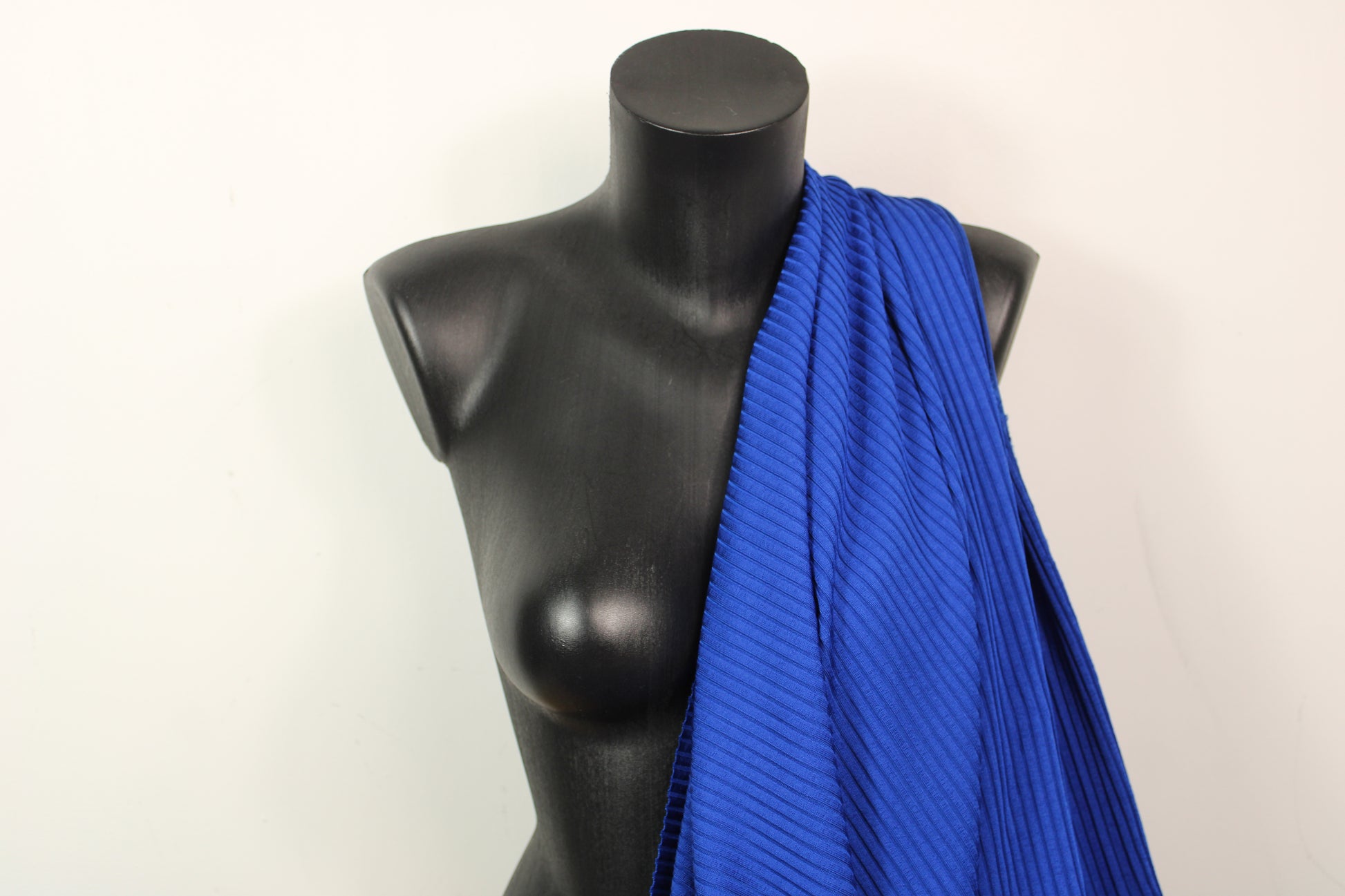 Tissu maille côtelé - bleu électrique - photo 3/4 | So Tissus