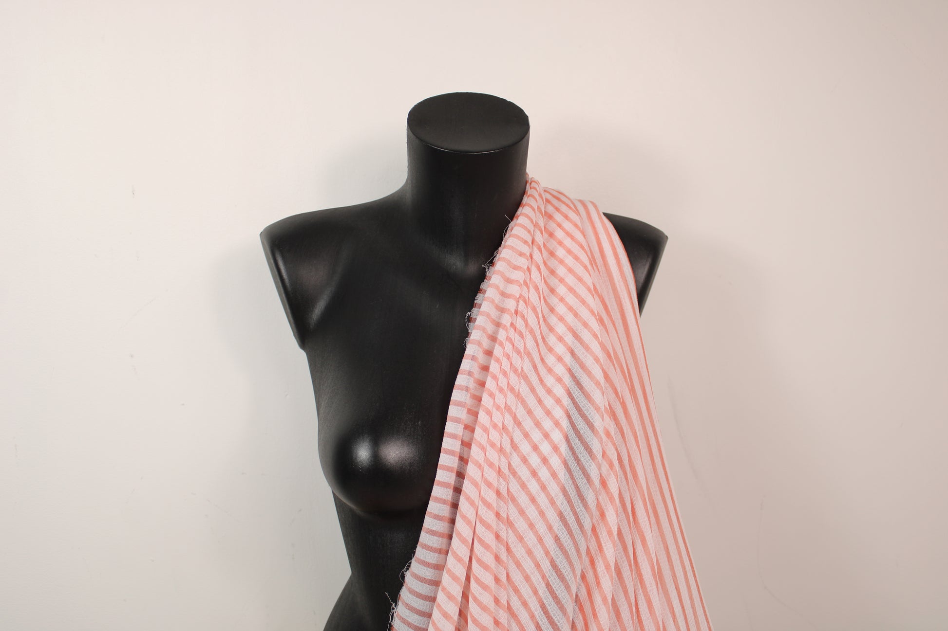 Tissu crêpon  - à rayures - blanc et corail - photo 3/5 | So Tissus
