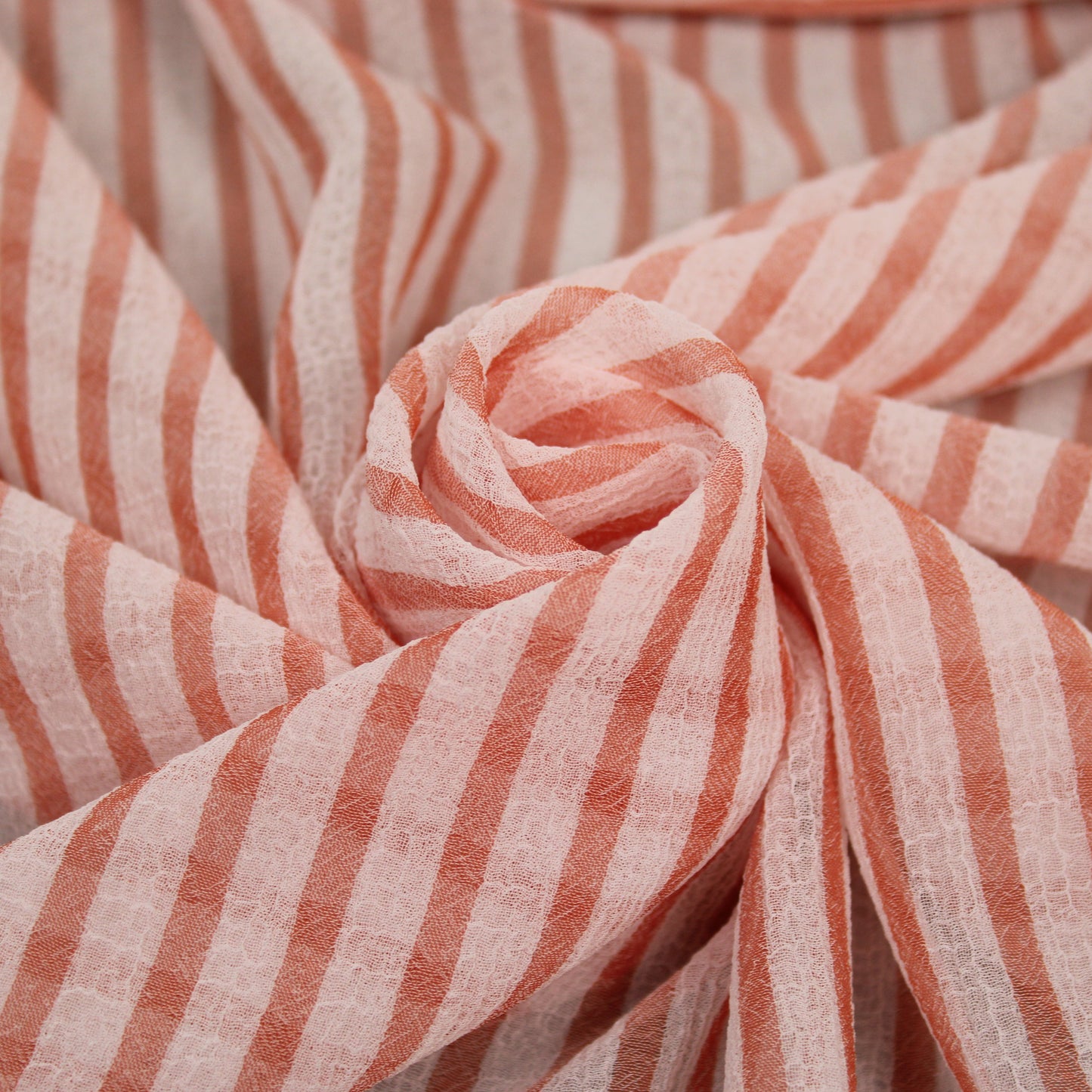 Tissu crêpon  - à rayures - blanc et corail - photo 1/5 | So Tissus