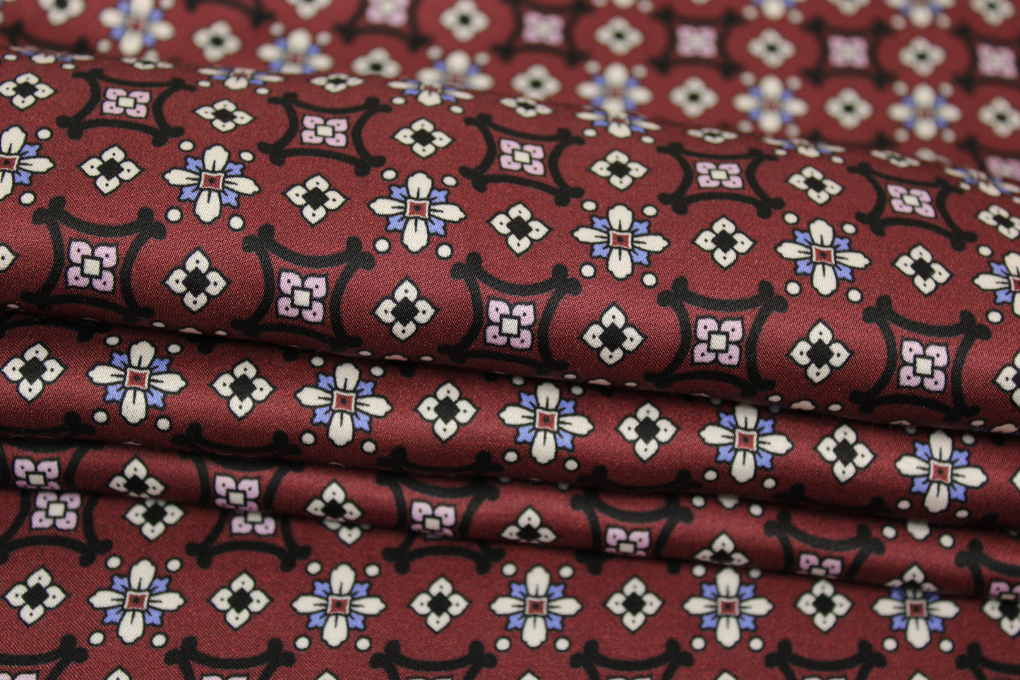 Tissu satin de viscose - imprimé baroque - ton bourgogne - photo 2/5 | So Tissus