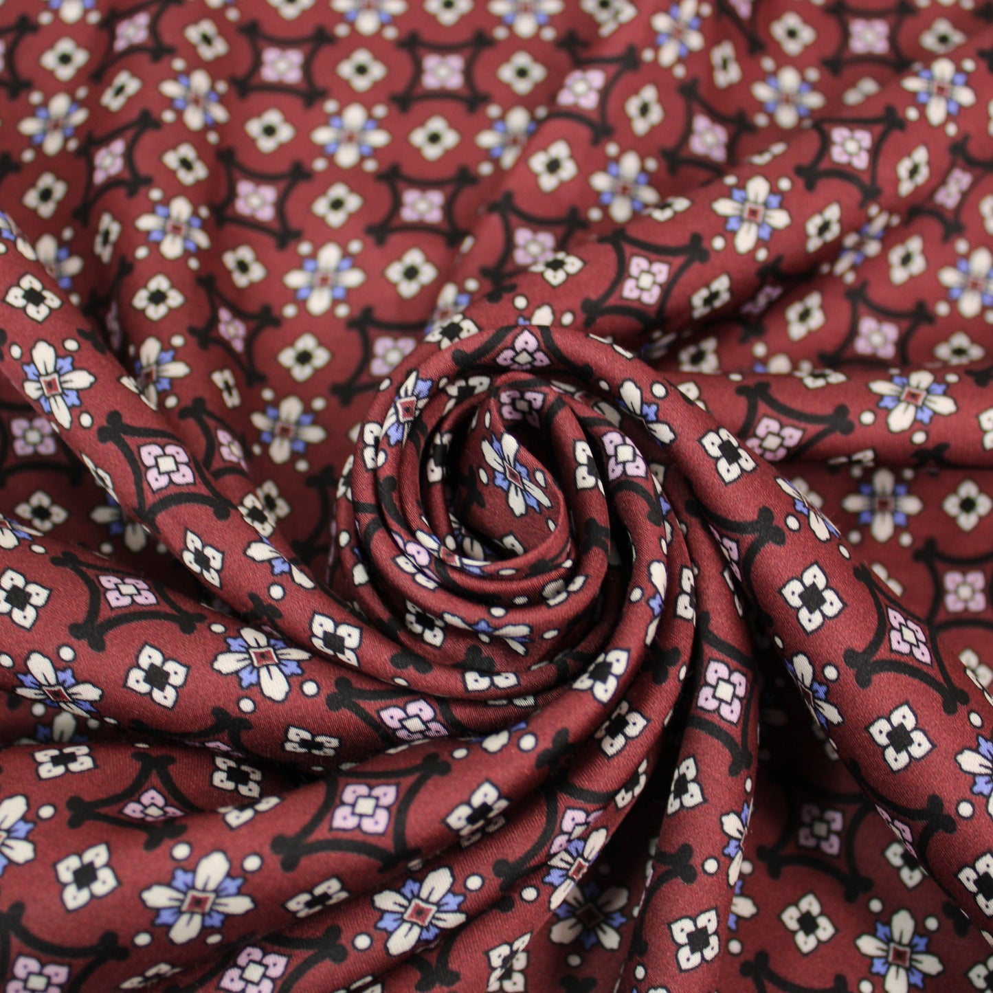 Tissu satin de viscose - imprimé baroque - ton bourgogne - photo 1/5 | So Tissus