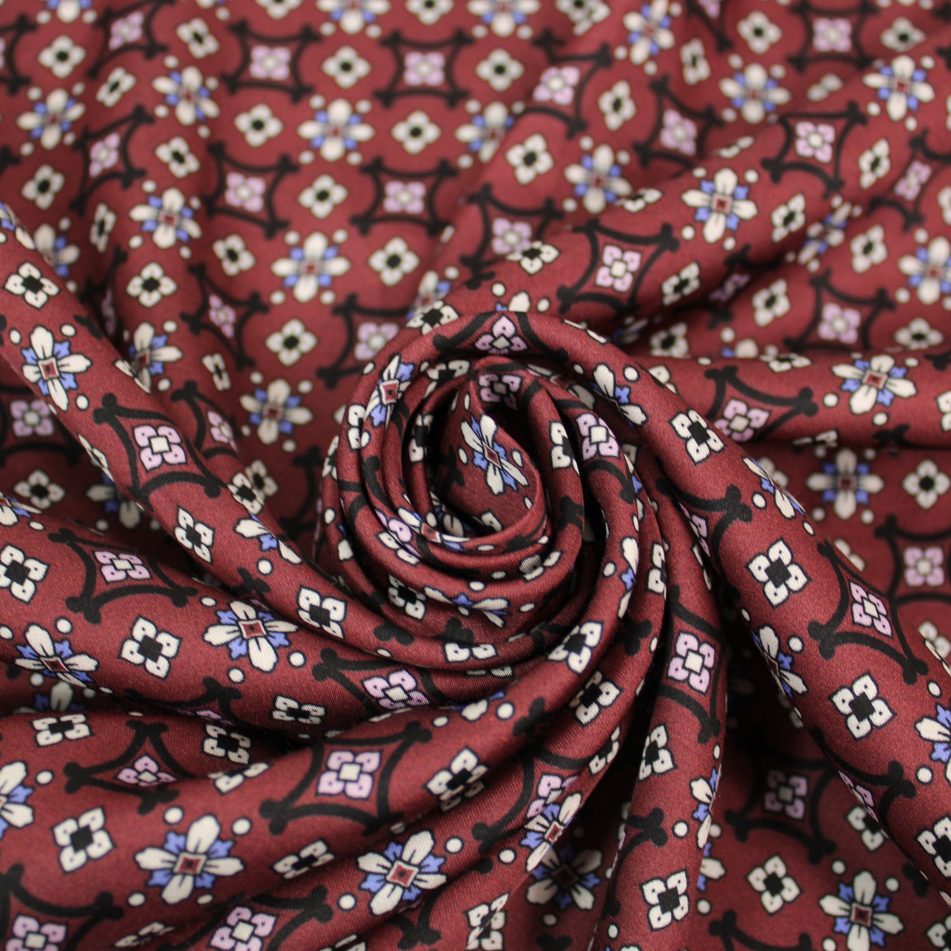 Tissu satin de viscose - imprimé baroque - ton bourgogne - photo 1/5 | So Tissus