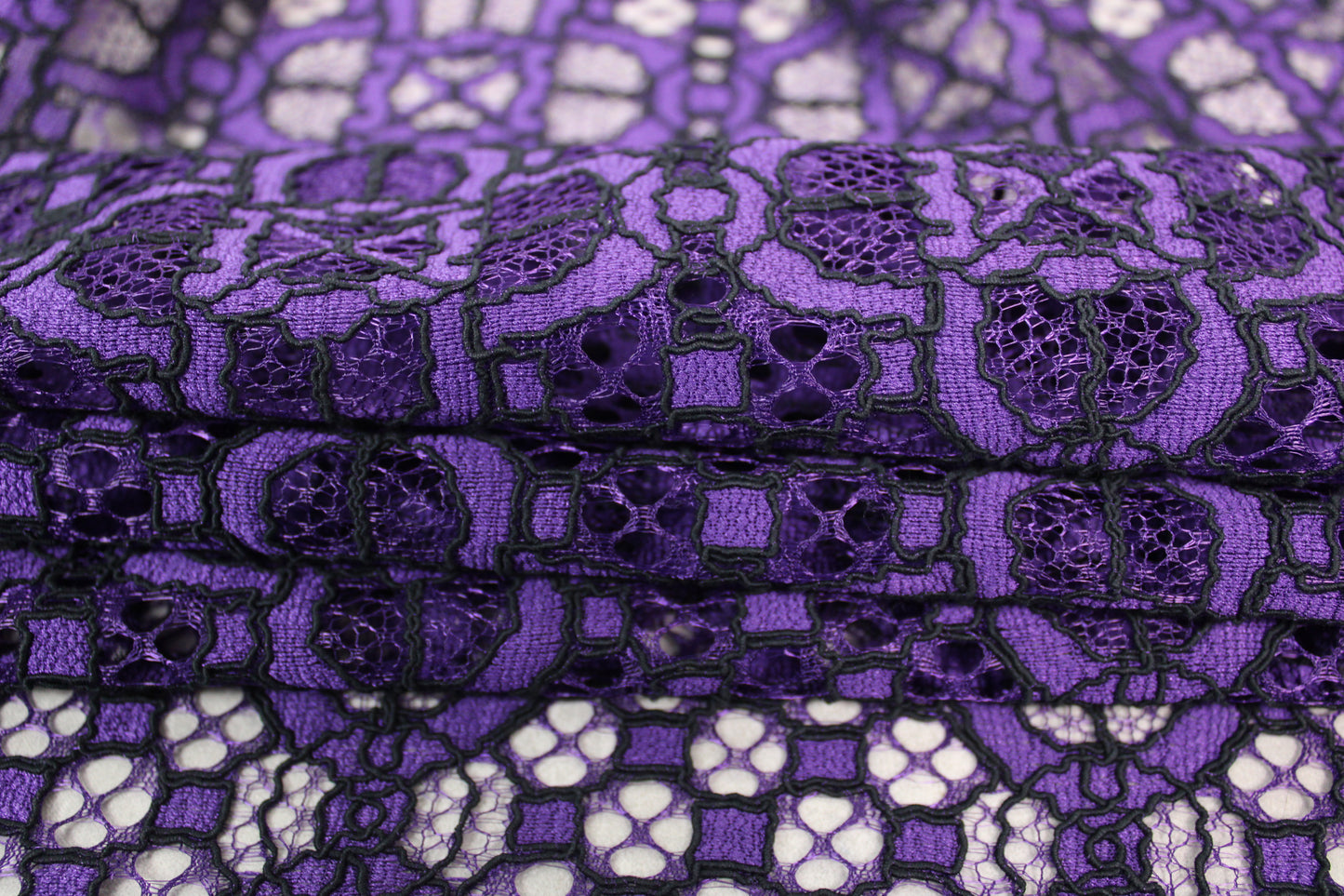 Tissu dentelle - violet et noir - photo 2/5 | So Tissus