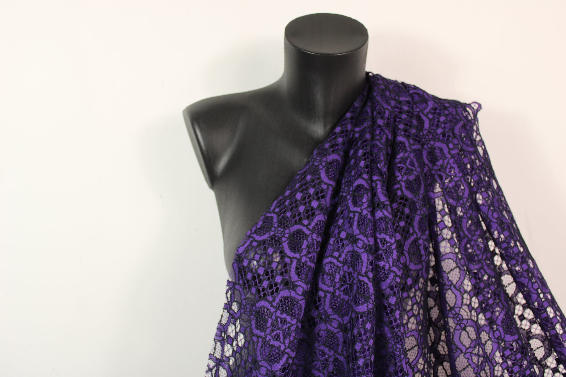 Tissu dentelle - violet et noir - photo 3/5 | So Tissus