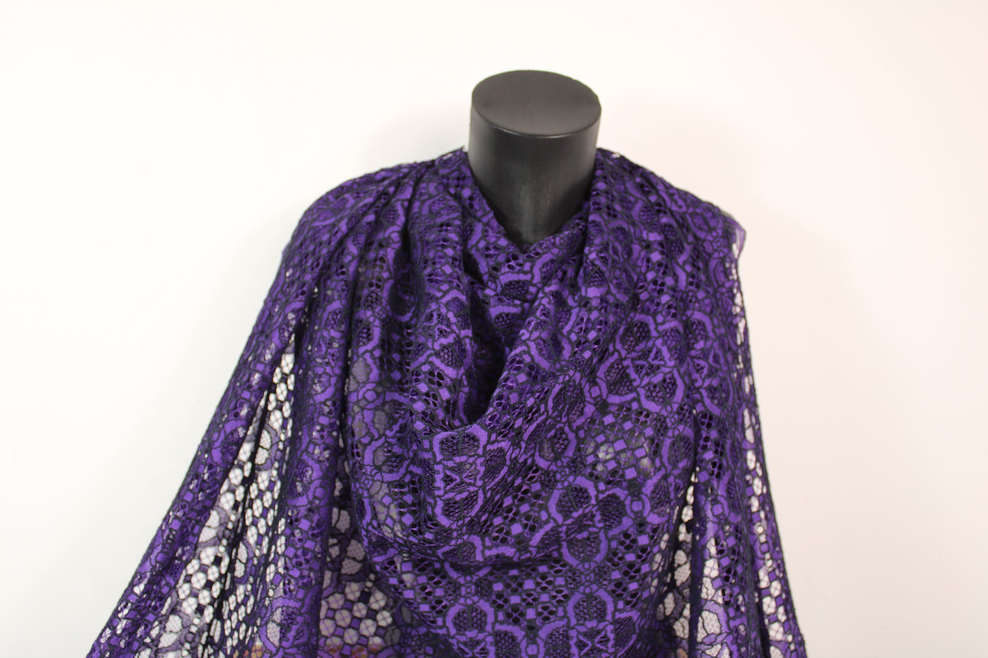 Tissu dentelle - violet et noir - photo 4/5 | So Tissus