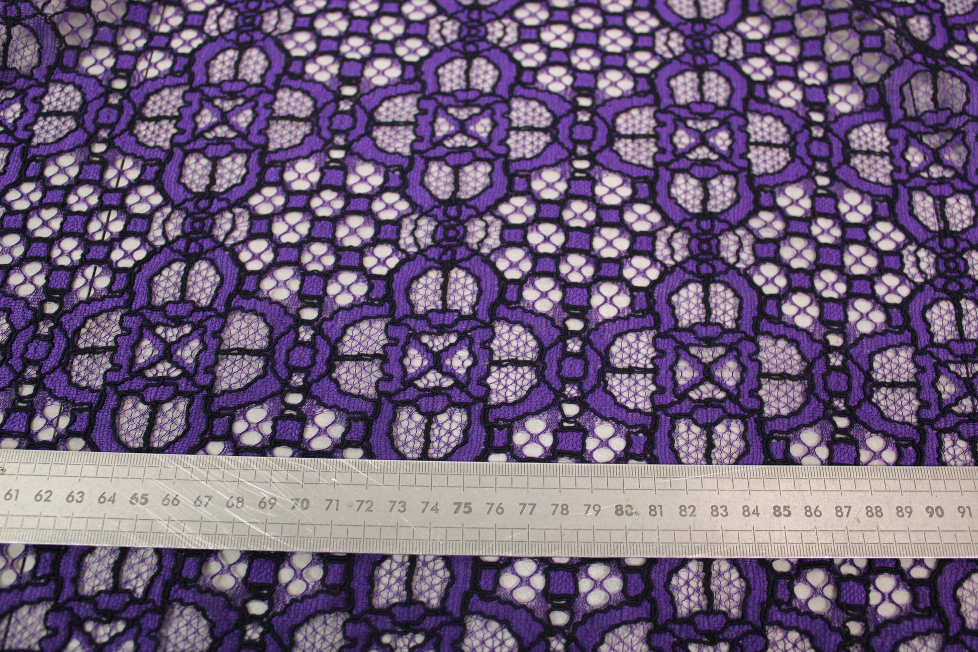 Tissu dentelle - violet et noir - photo 5/5 | So Tissus
