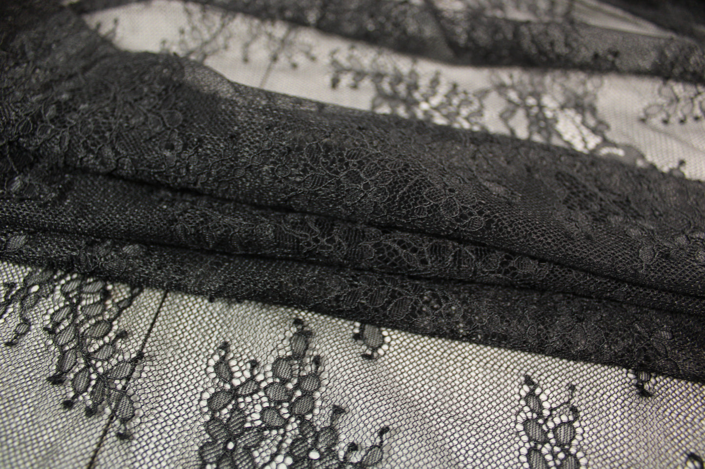 Tissu dentelle - motif fleuri - noir - photo 2/5 | So Tissus