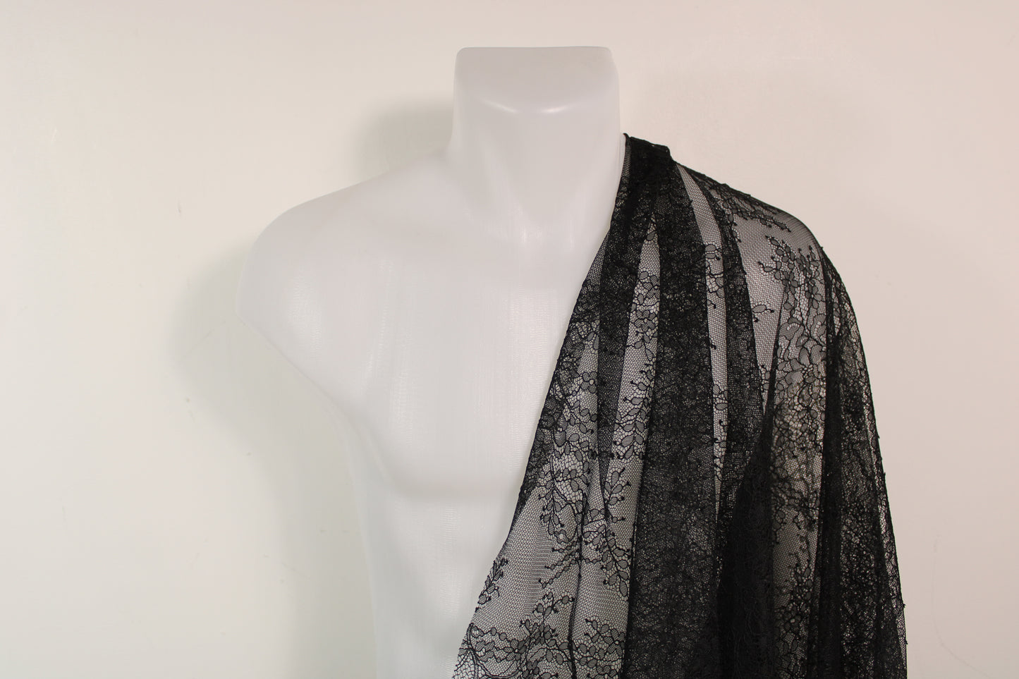 Tissu dentelle - motif fleuri - noir - photo 3/5 | So Tissus