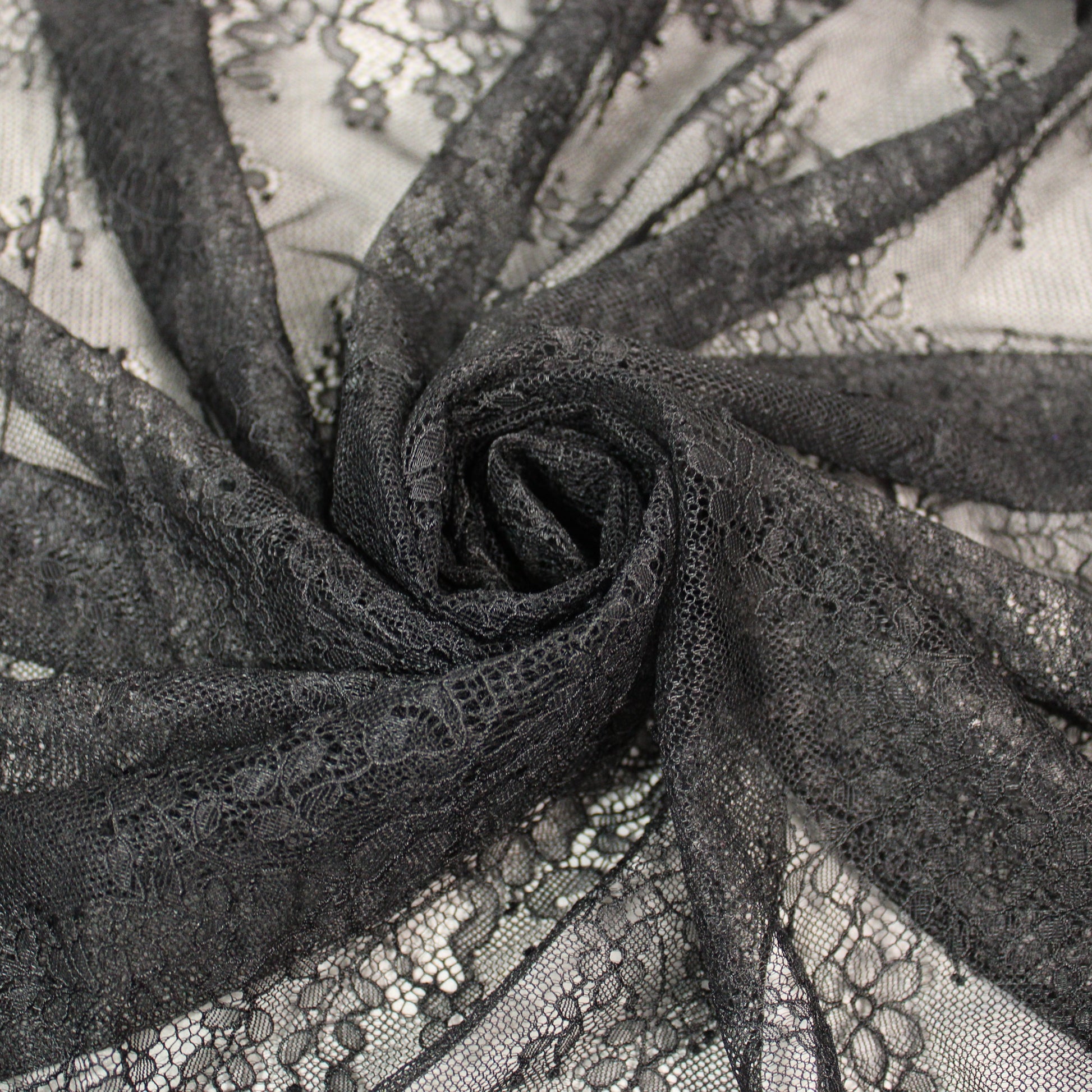 Tissu dentelle - motif fleuri - noir - photo 1/5 | So Tissus