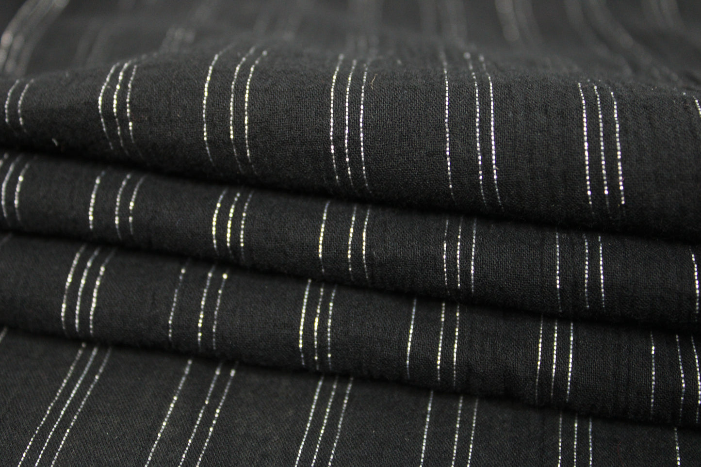 Tissu gaze de coton - à rayure - noir et argenté - photo 2/4 | So Tissus