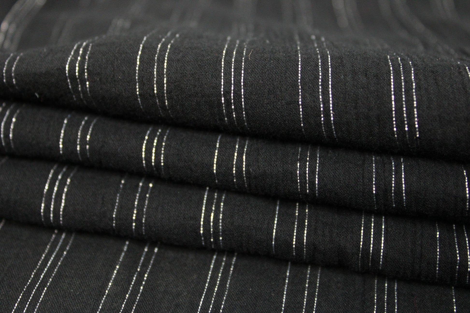 Tissu gaze de coton - à rayure - noir et argenté - photo 2/4 | So Tissus
