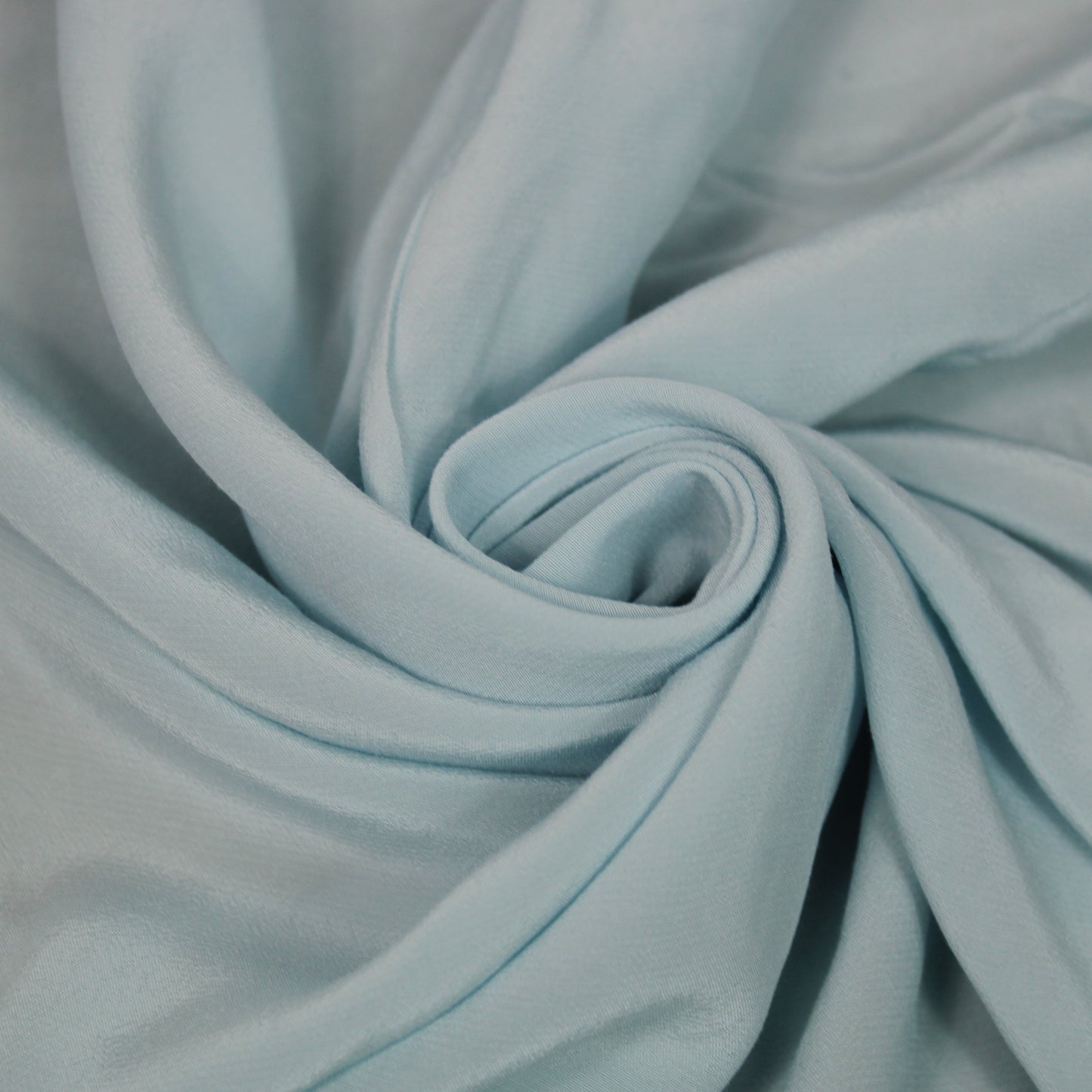 Tissu crêpe viscose - bleu ciel - photo 1/4 | So Tissus