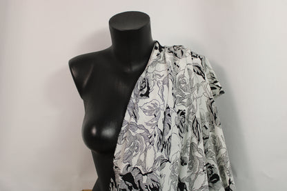 Tissu crêpe de chine 100% soie - imprimé fleurs abstraite - noir et blanc - photo 3/5 | So Tissus