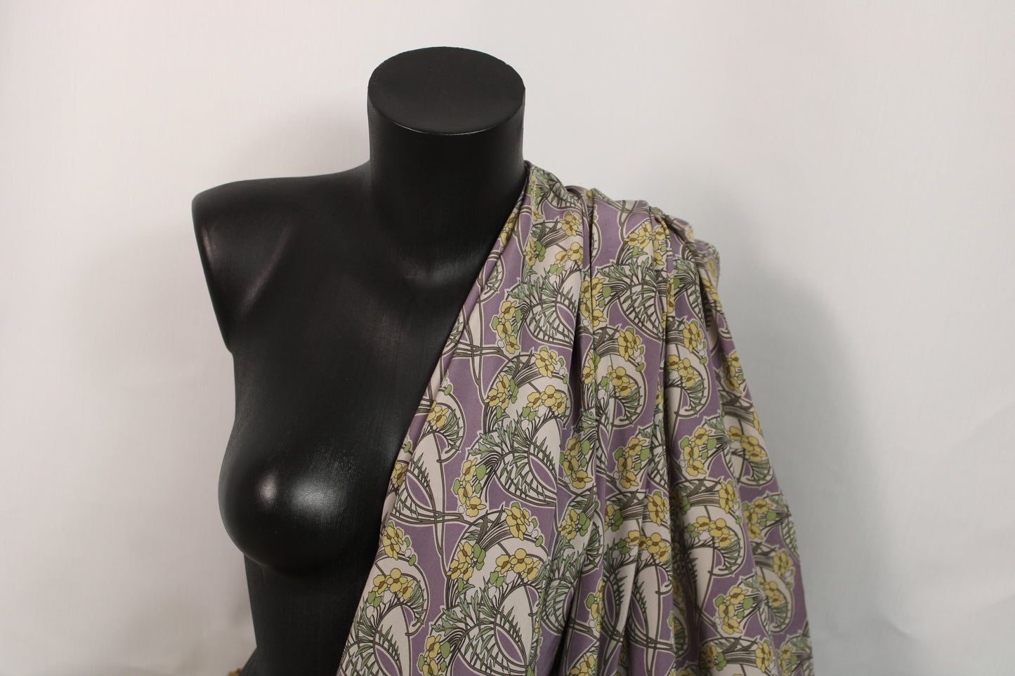 Tissu crêpe de chine 100% soie - imprimé fleuri - ton parme - photo 3/5 | So Tissus