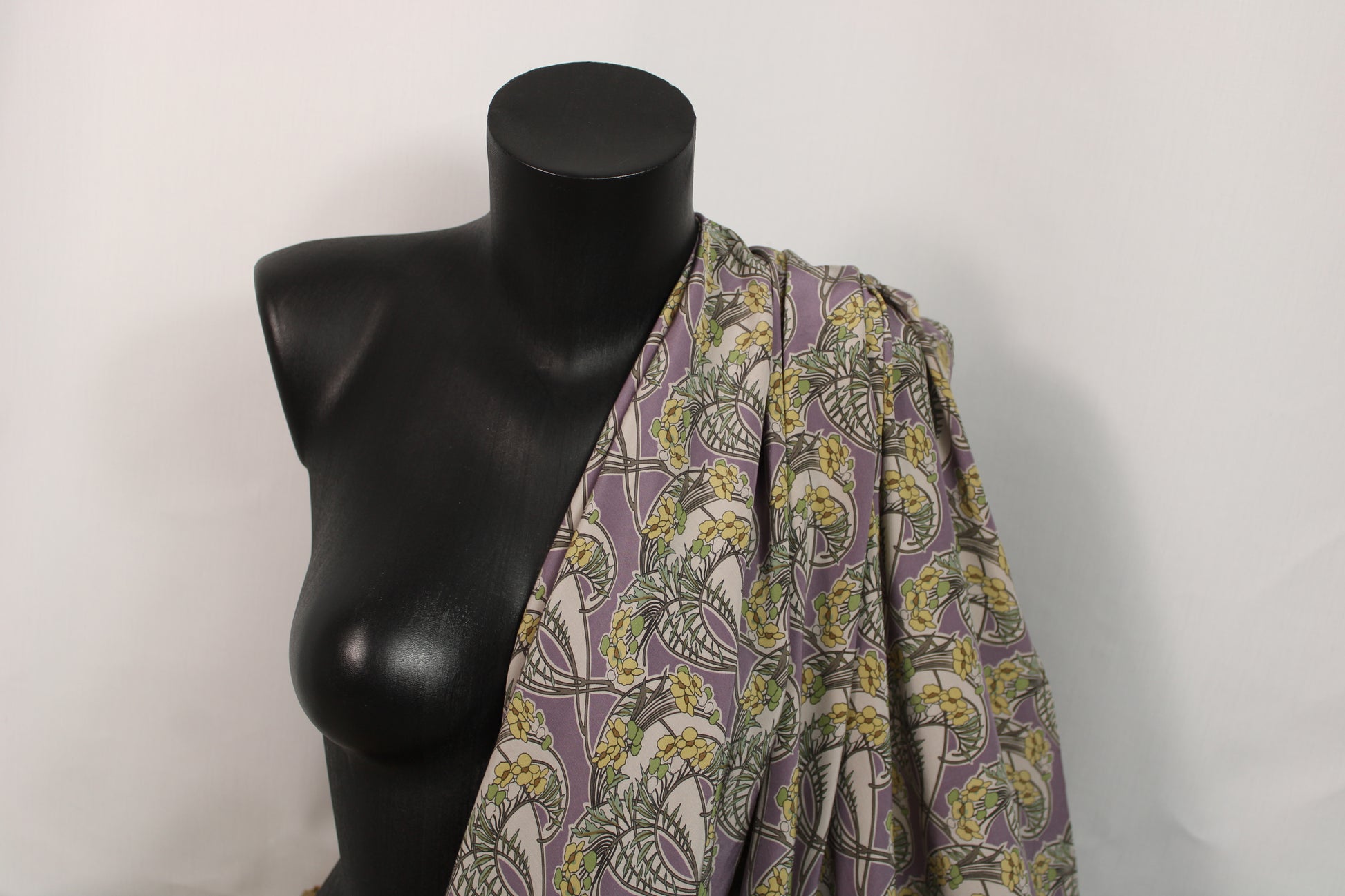 Tissu crêpe de chine 100% soie - imprimé fleuri - ton parme - photo 3/5 | So Tissus