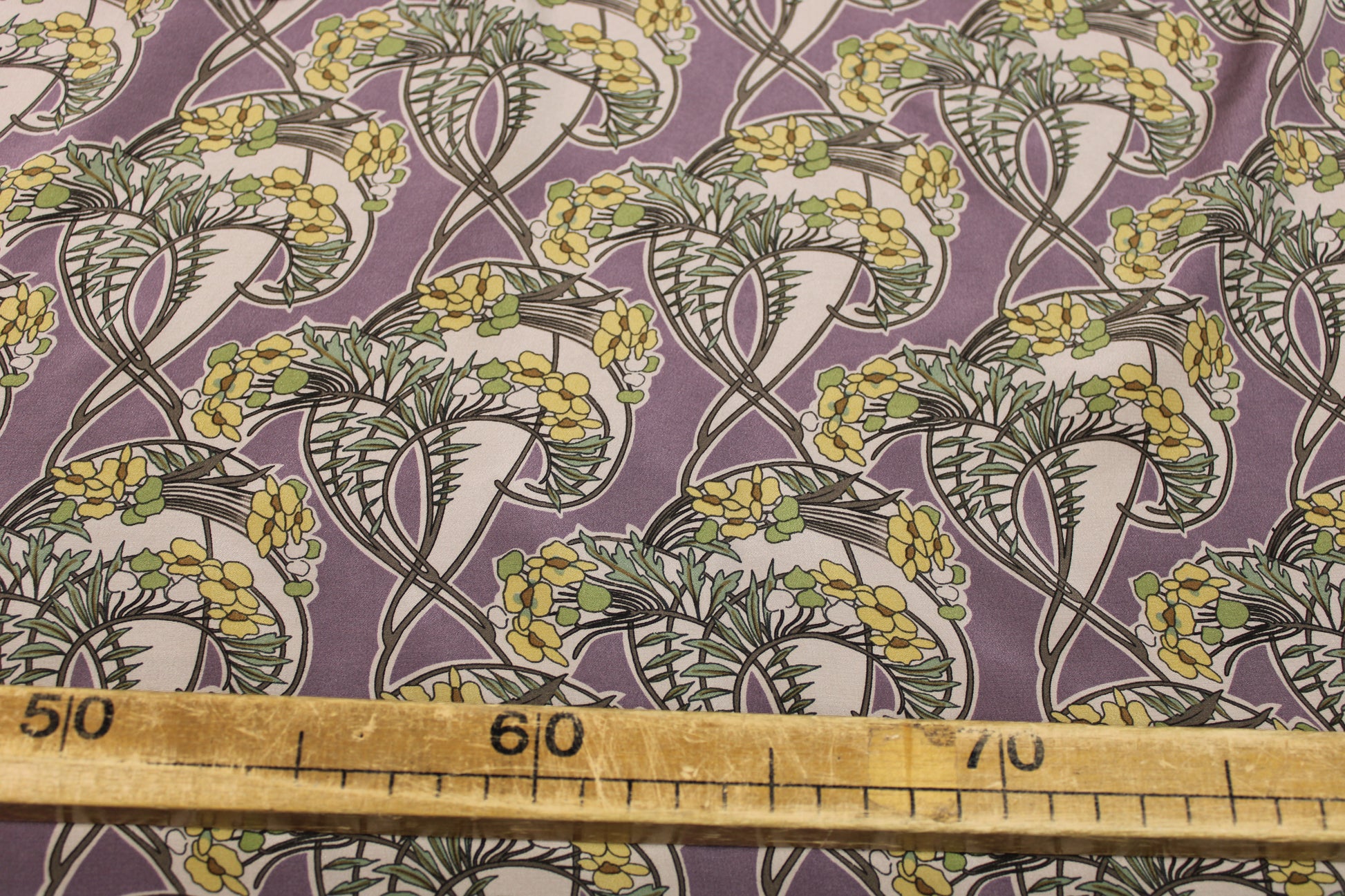 Tissu crêpe de chine 100% soie - imprimé fleuri - ton parme - photo 5/5 | So Tissus