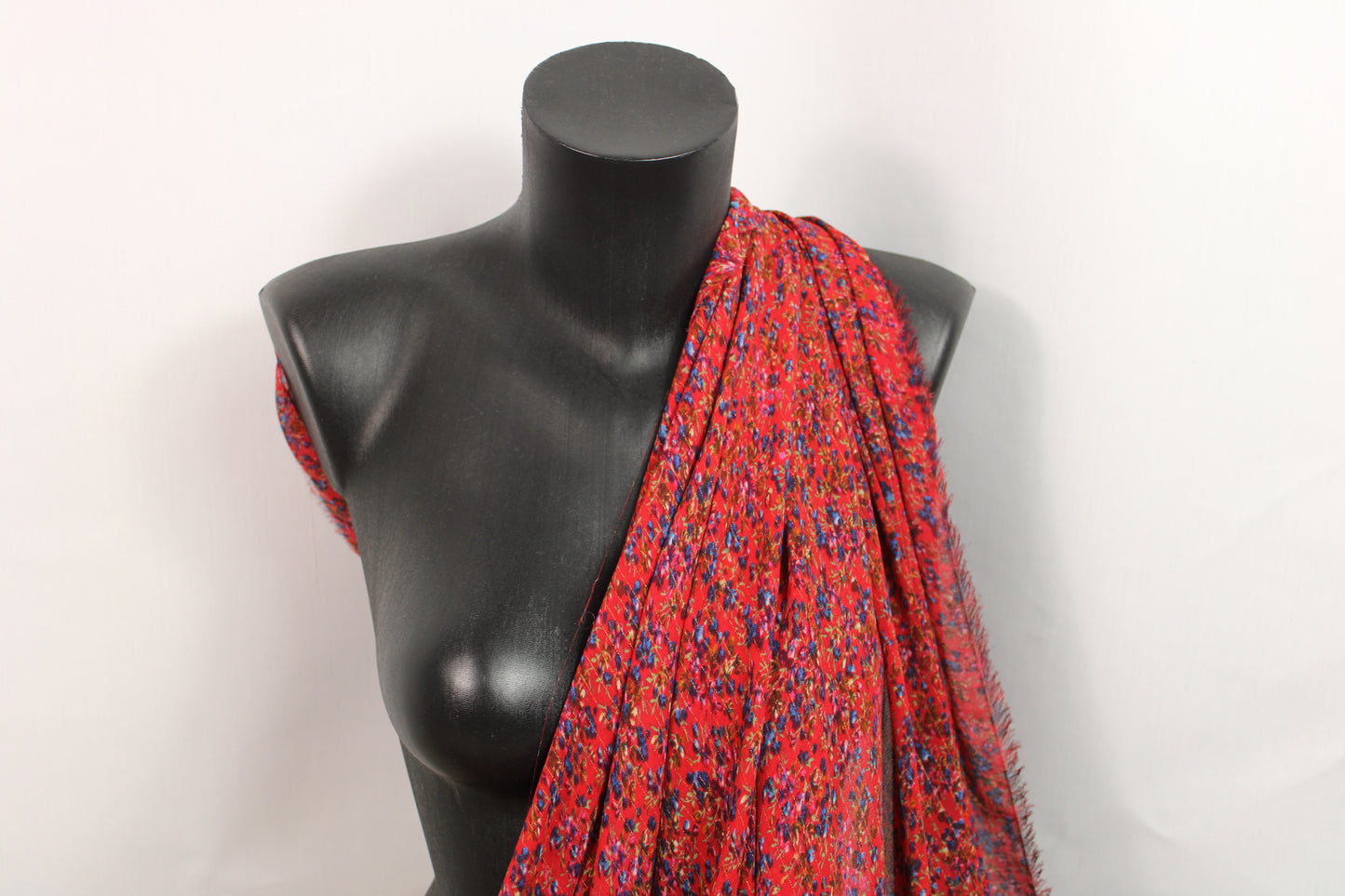 Tissu crêpe georgette  - imprimé fleuri - ton rouge - photo 3/4 | So Tissus