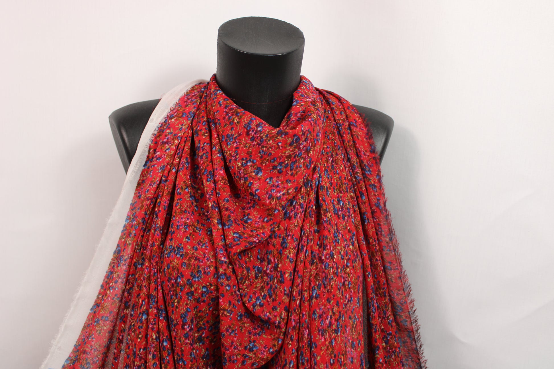 Tissu crêpe georgette  - imprimé fleuri - ton rouge - photo 4/4 | So Tissus