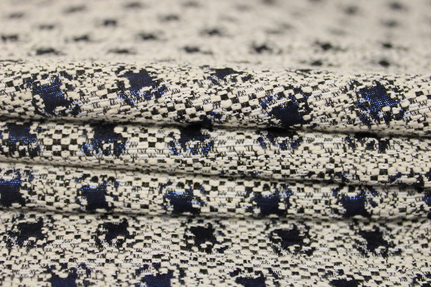 Tissu brocart double face - écru, noir et bleu - photo 3/8 | So Tissus