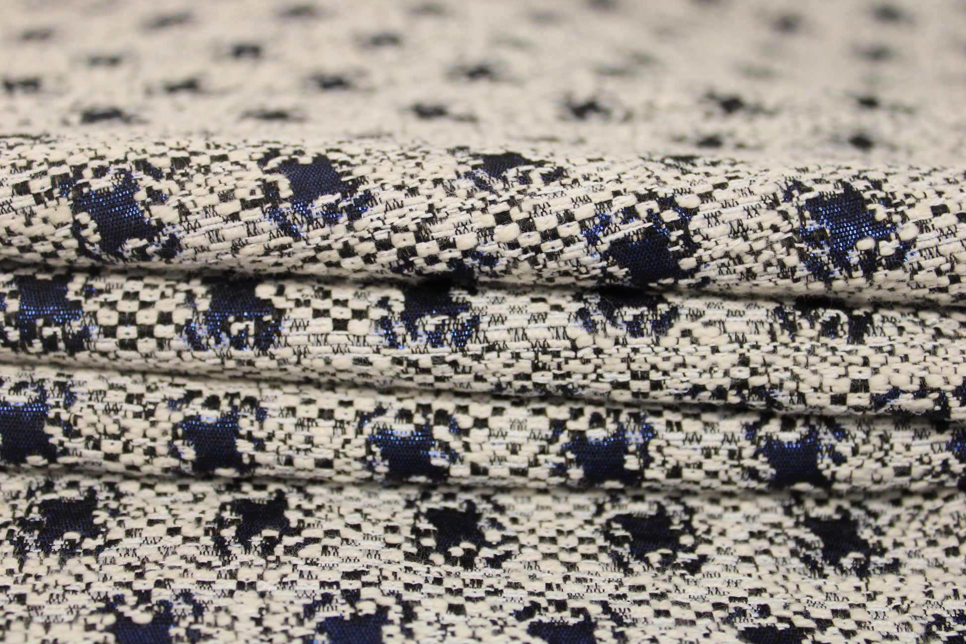 Tissu brocart double face - écru, noir et bleu - photo 3/8 | So Tissus