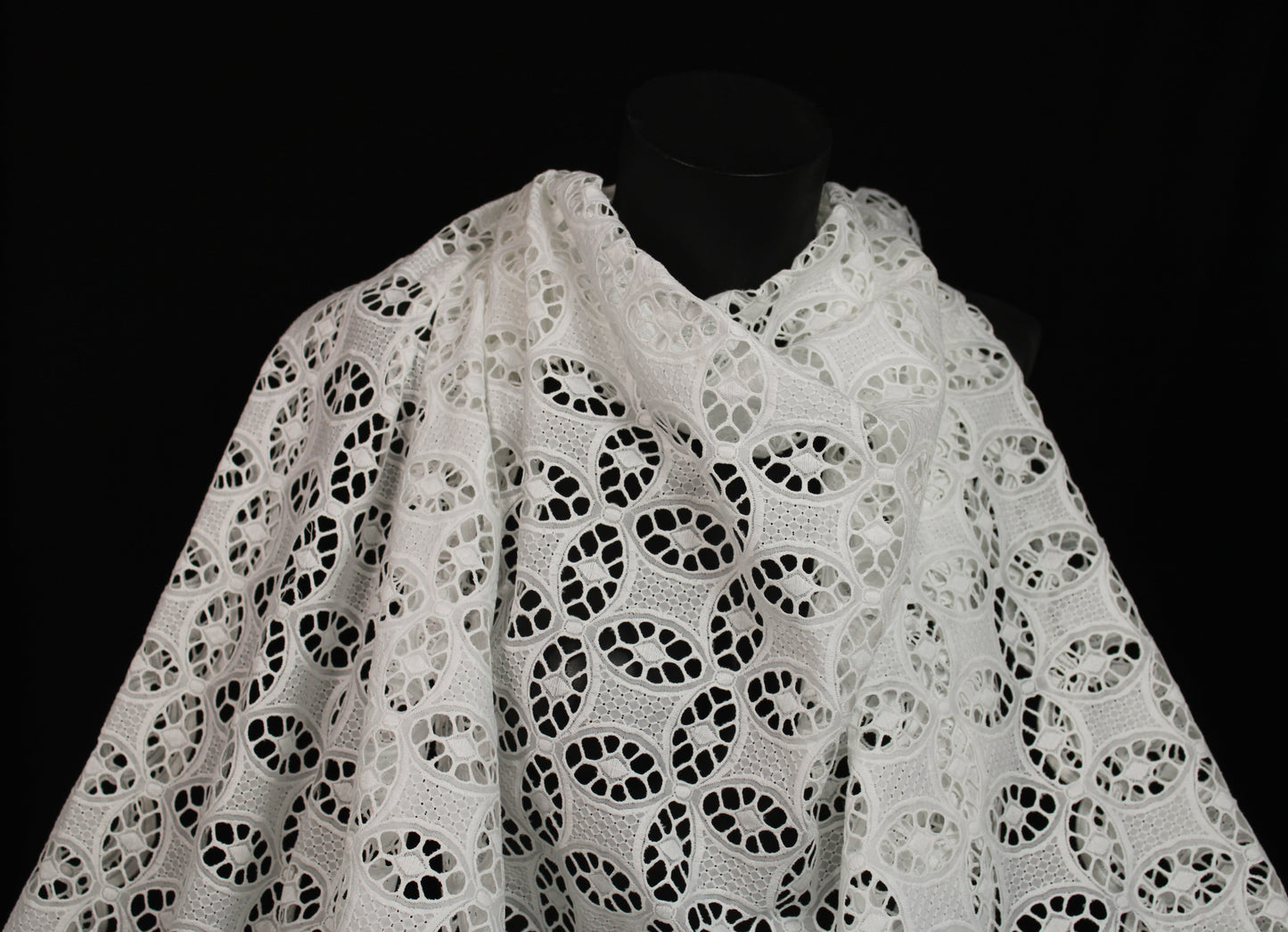 Tela bordado inglesa - blanco