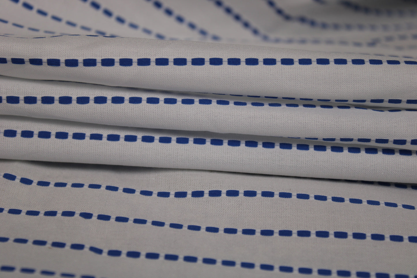 Tissu popeline de coton prestige - à rayures pointillées - blanc et bleu - photo 2/5 | So Tissus