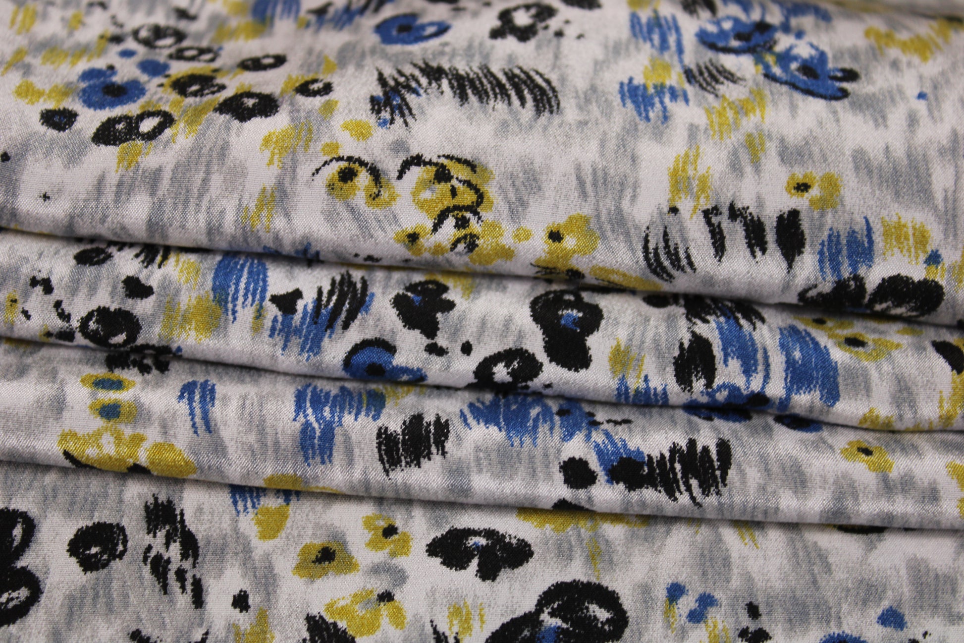 Tissu crêpe de chine 100% soie - imprimé champ de fleurs - ton gris - photo 2/5 | So Tissus