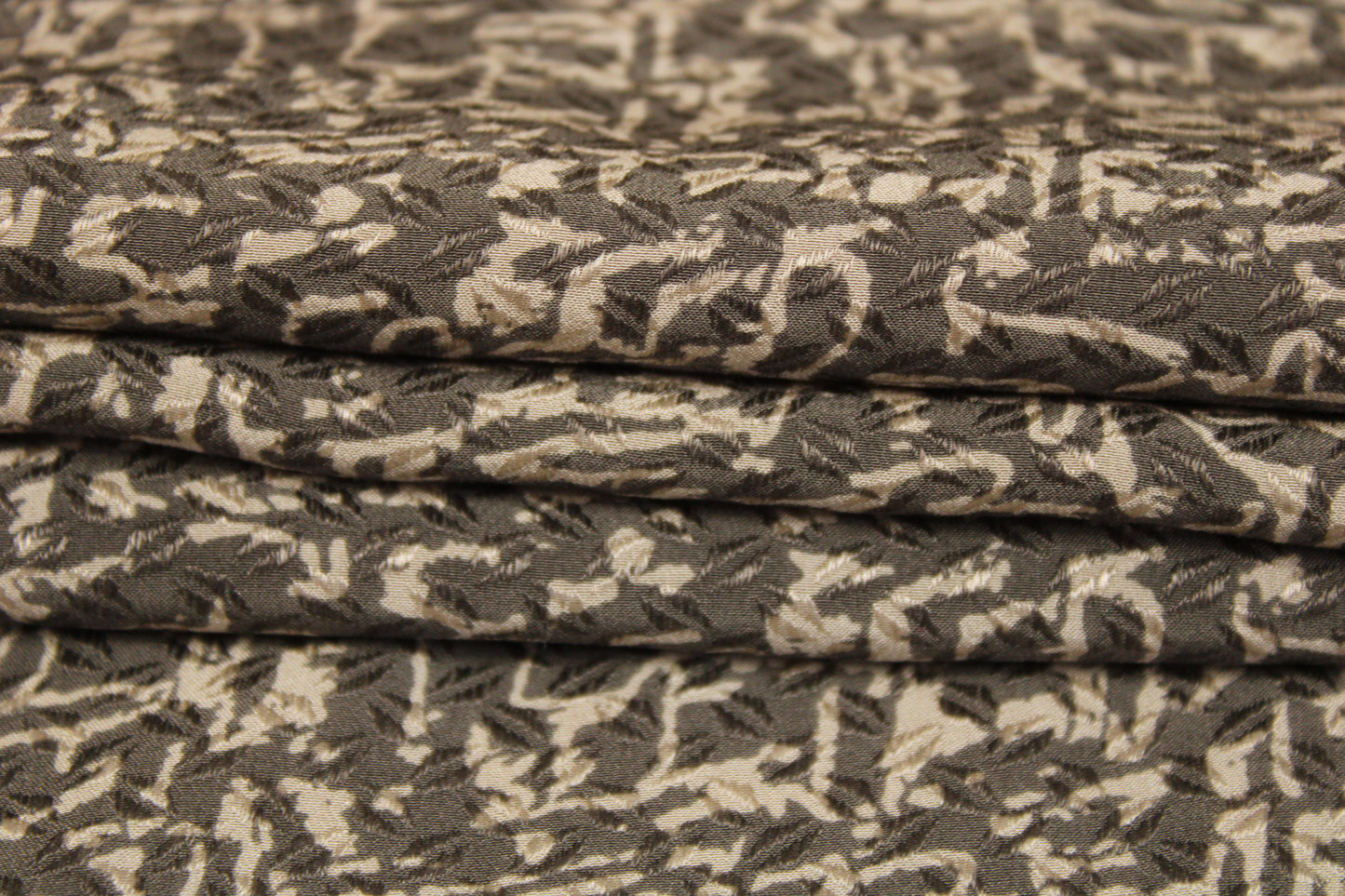 Tissu crêpe de chine 100% soie - imprimé tacheté - gris et beige - photo 2/5 | So Tissus
