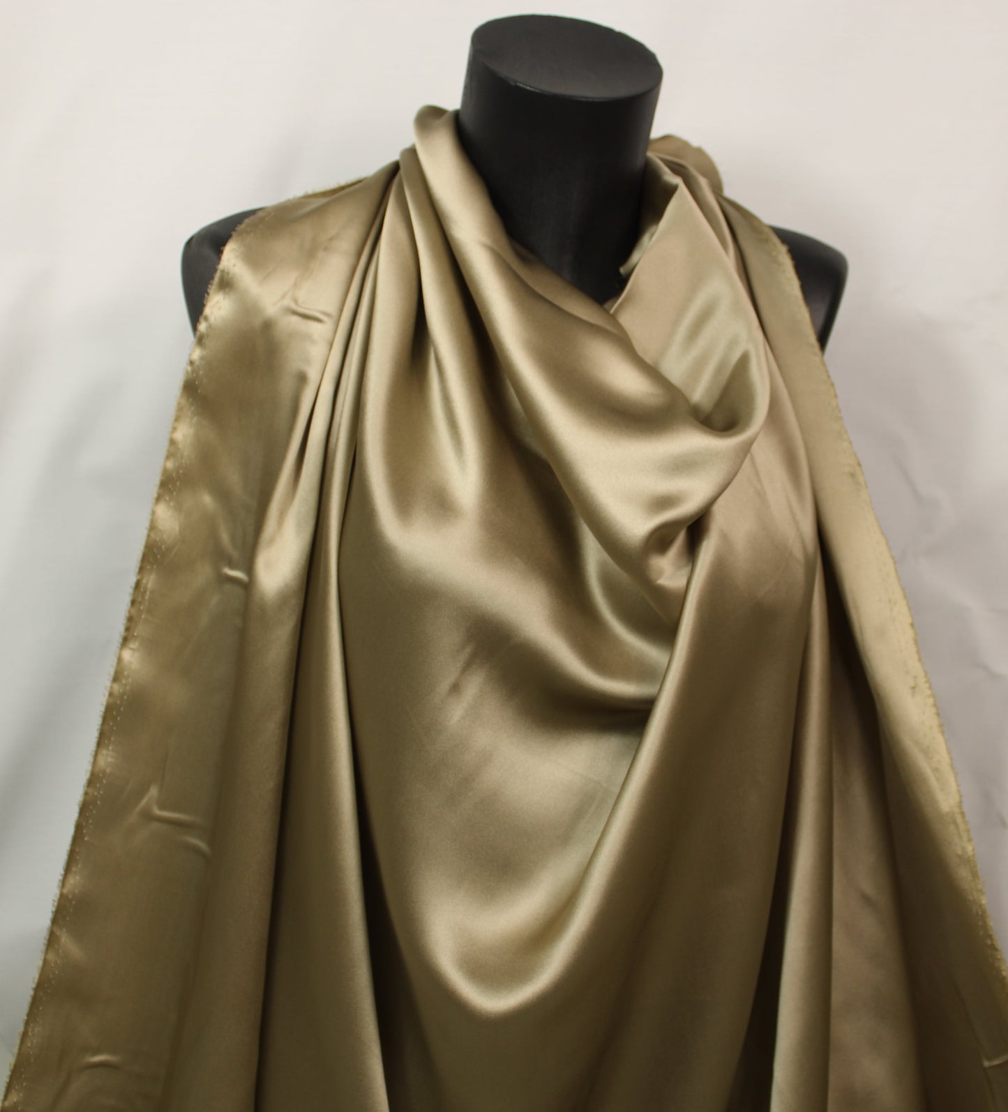Tissu satin de soie - greige - photo 4/4 | So Tissus