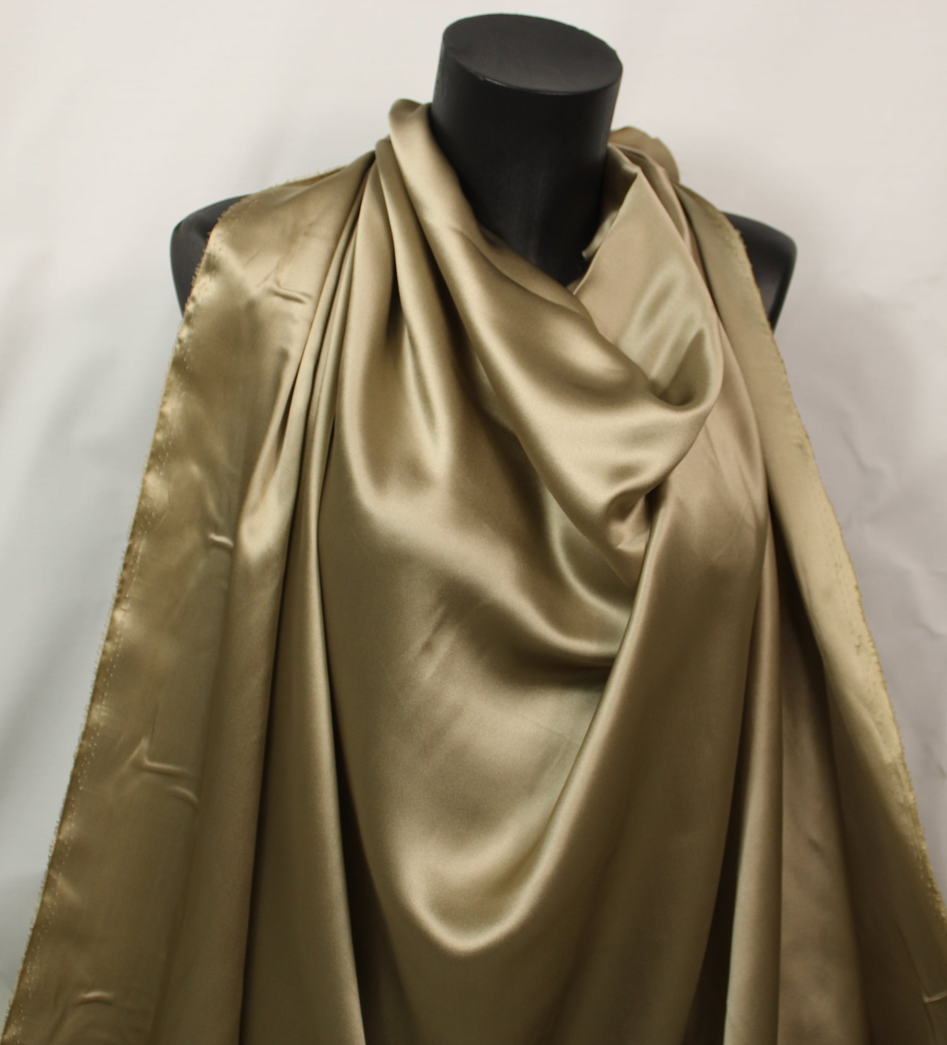 Tissu satin de soie - greige - photo 4/4 | So Tissus