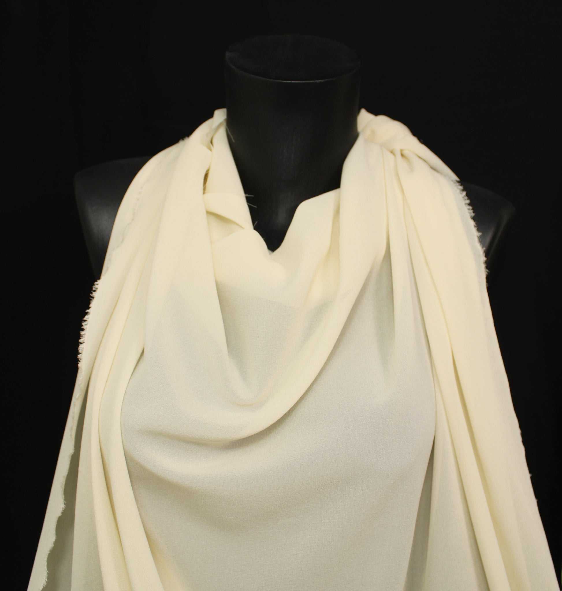 Tissu crêpe georgette de soie - ivoire - photo 4/4 | So Tissus